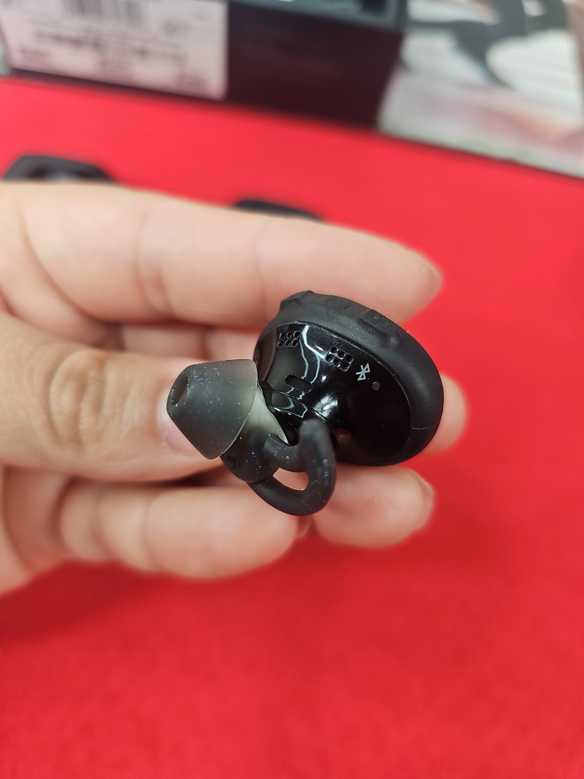 Bose SoundSport Free Wireless Headphones Earbuds Black 423729 FORPARTS ONLY