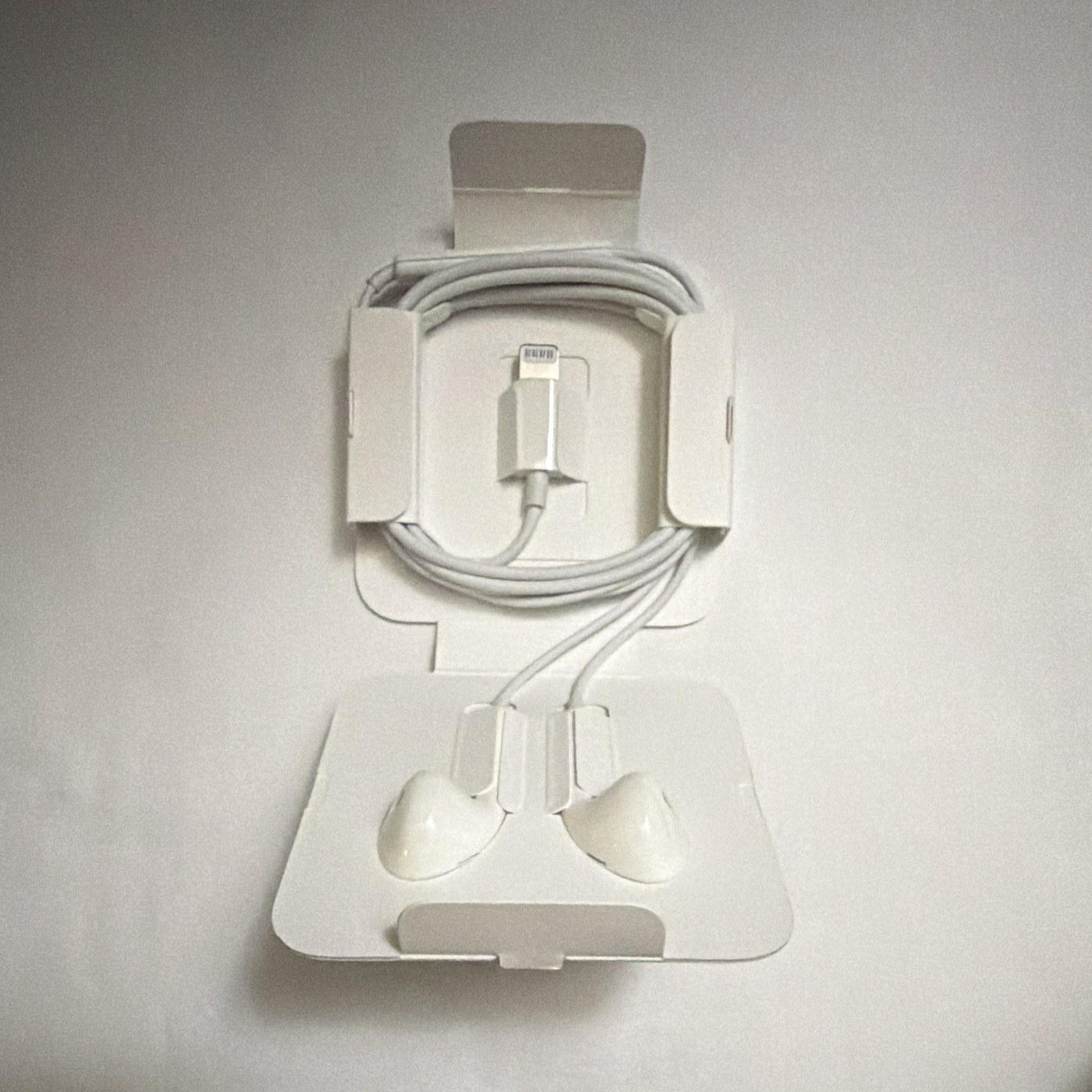 Apple EarPods Lightning Wired In-Ear Earbuds w/ Mic Remote 1.2m White