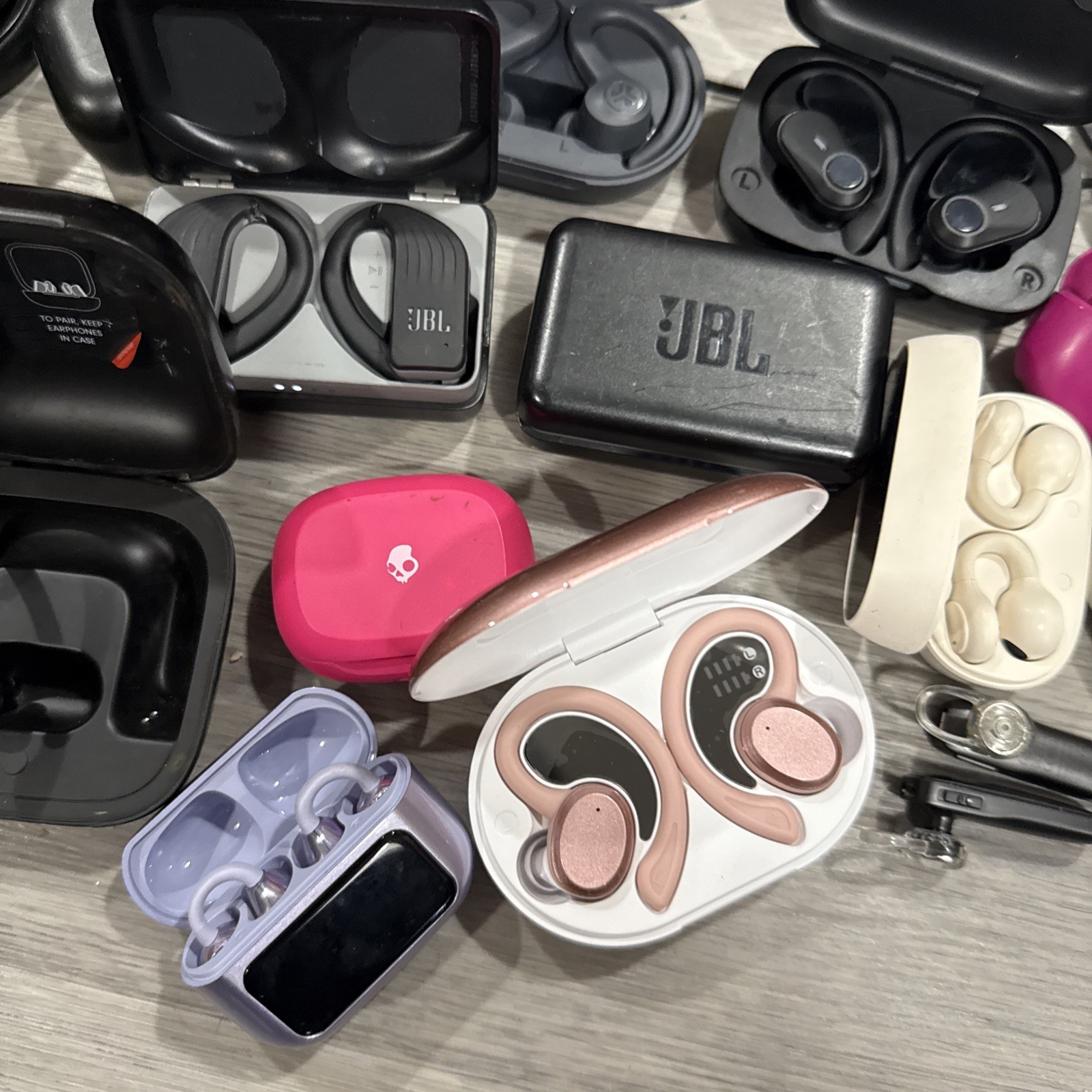 LOT OF HEADPHONES,EARBUDS MUSIC, WIRED Wireless Ect (UNTESTED) AS IS⚠️