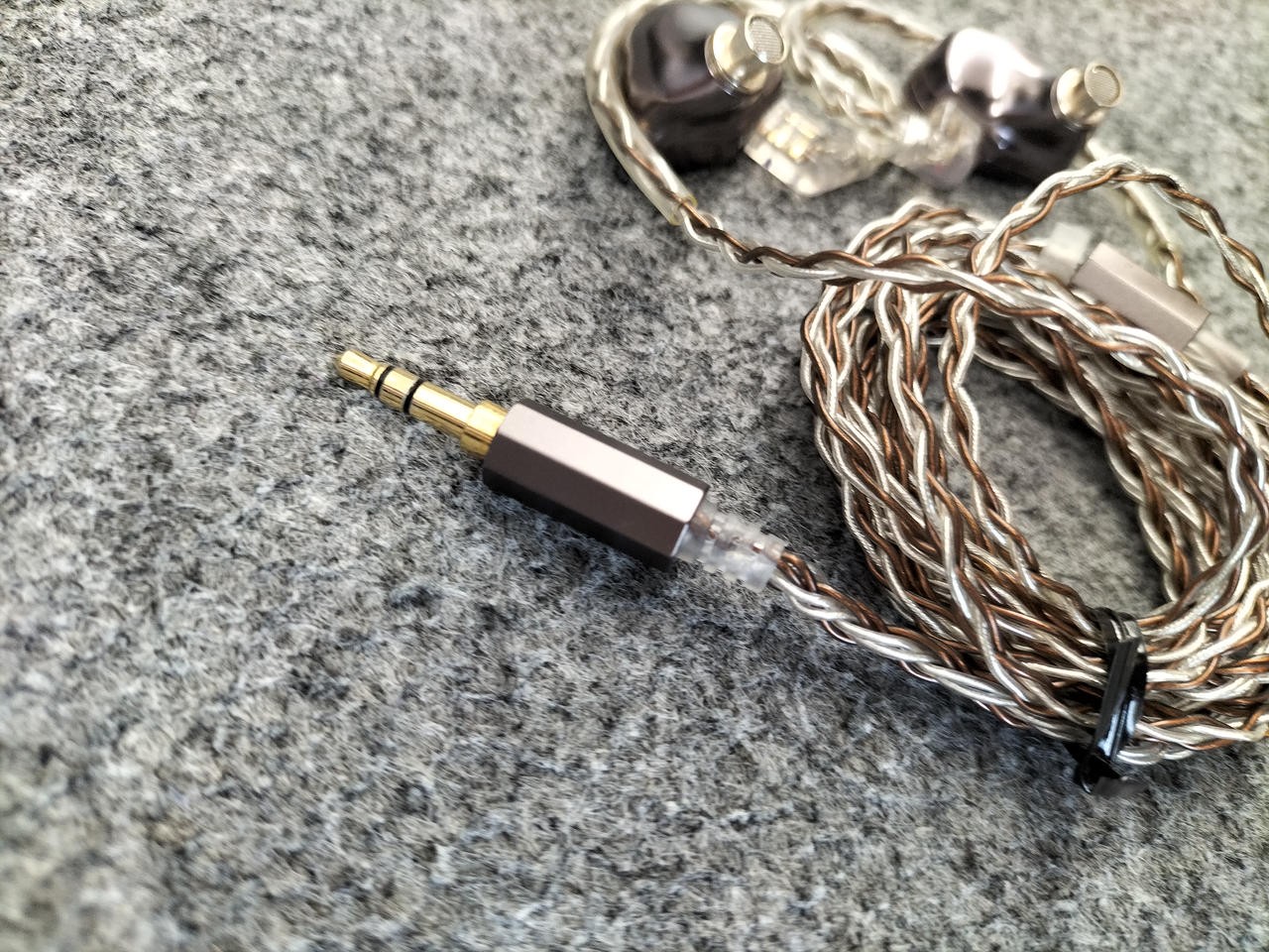 CAYIN YB04 4BA IEMs Knowles/Sonion CNC Aluminum 2pin Recableable Used