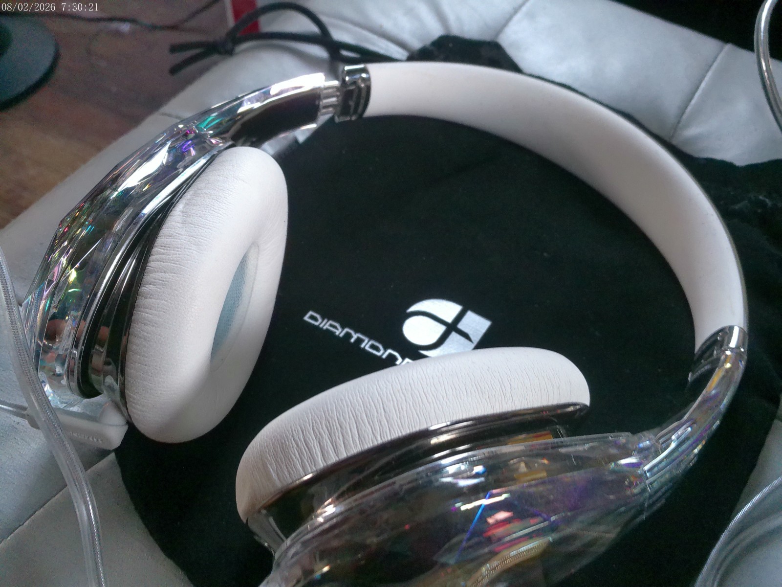 Monster Diamond Tears Edge Headphones White Multicolor 3.5mm Over-Ear