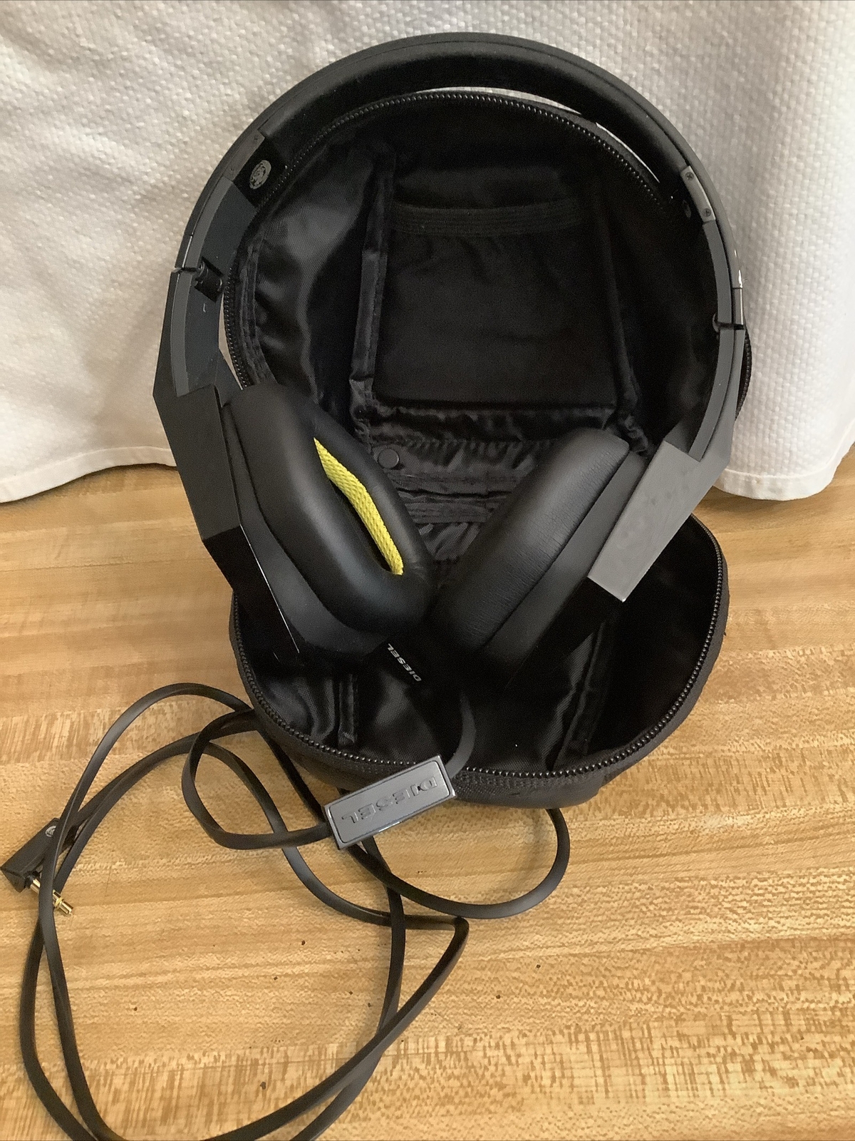 Monster Diesel VEKTR Noise Cancellation Over-Ear Black Headphones 43R28GK3N8
