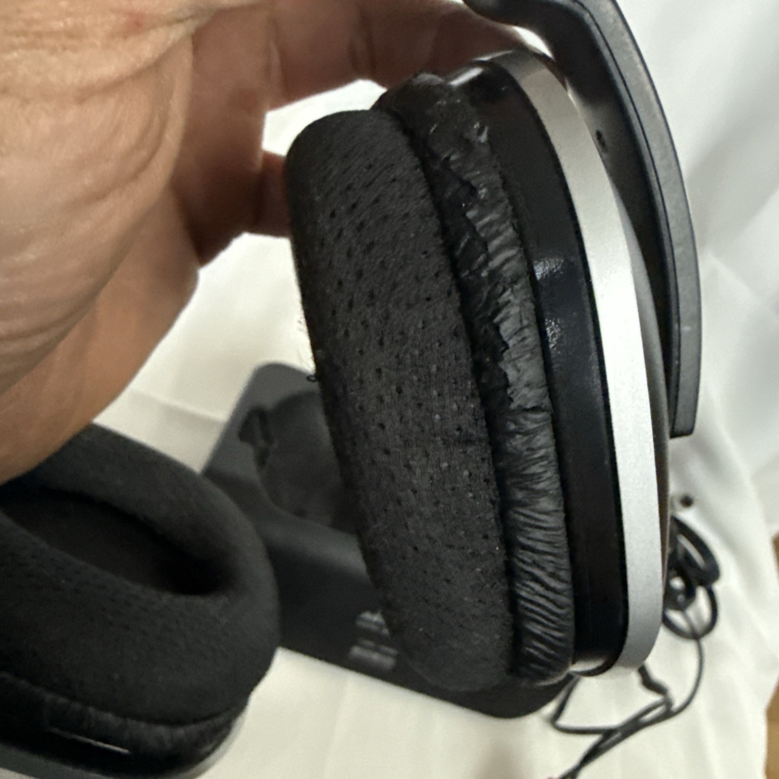 Artiste ADH300 Wireless TV Headphones 2.4GHz Rechargeable with Dock & Audio Cord