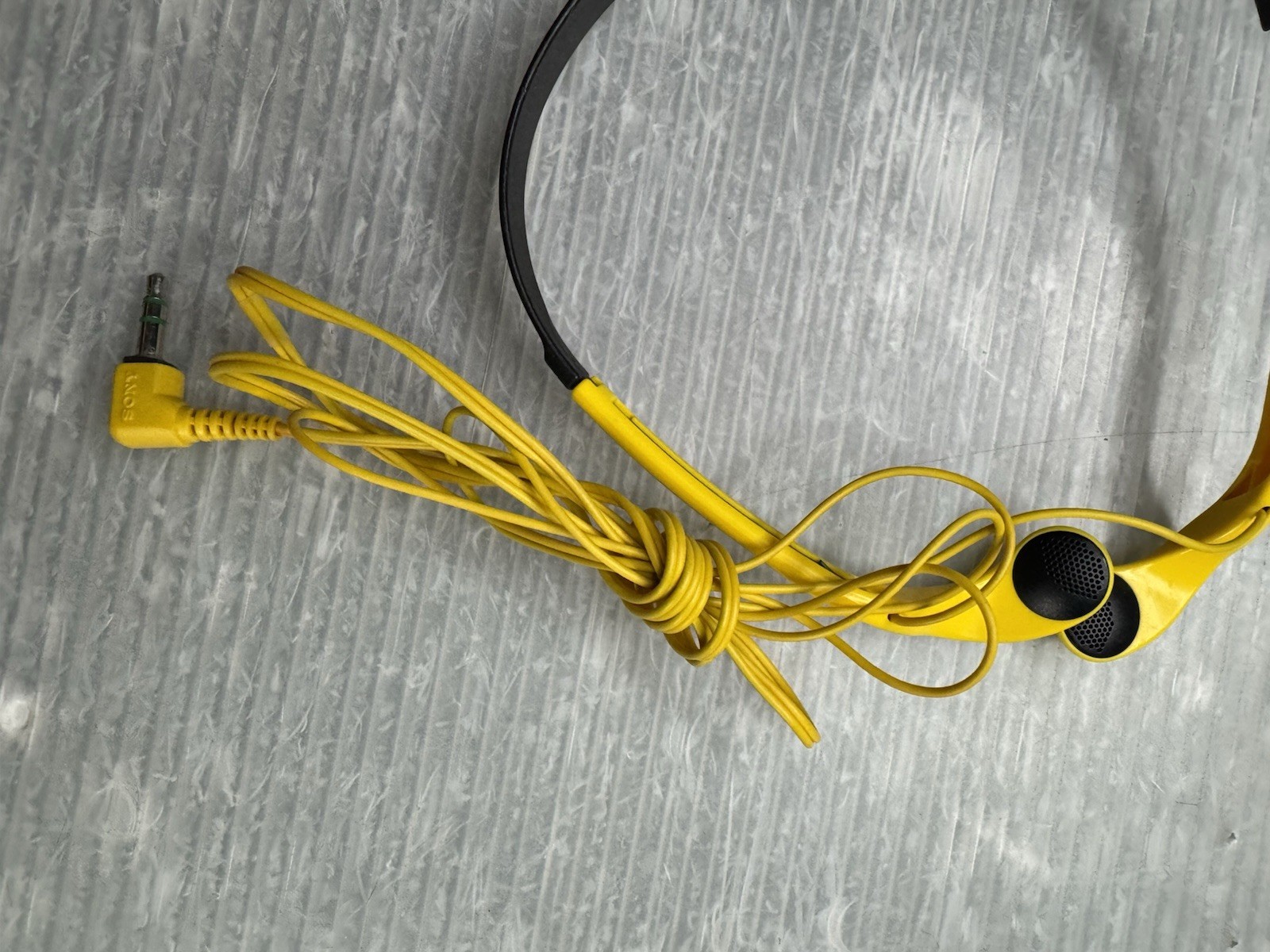 SONY MDR-W014 yellow Sports Walkman Stereo Headphones 3.5mm Jack