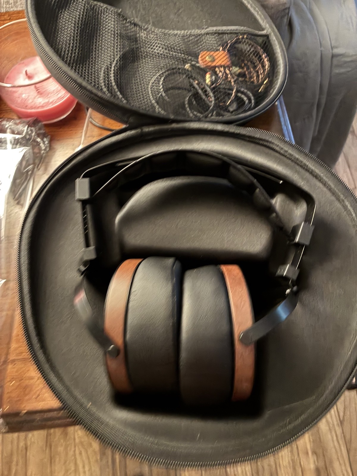Monolith Over Ear Planar Magnetic Headphones – M1060 Black/Wood