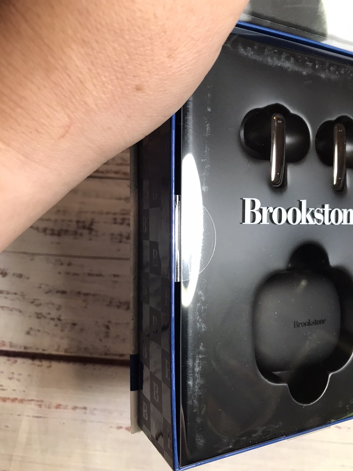 Brookstone Sleek Beat True Wireless Earbuds Black Touch Sensor USB Bluetooth