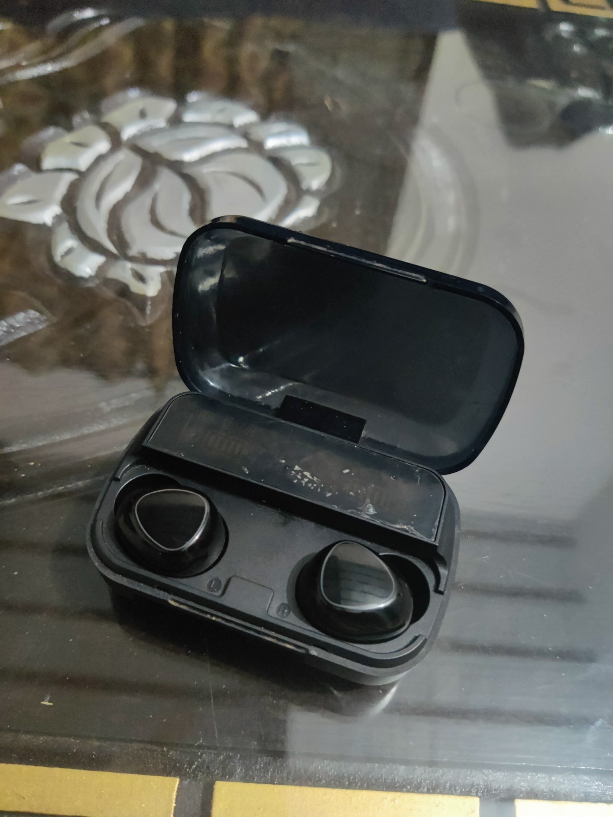 Black Color Used Earbuds