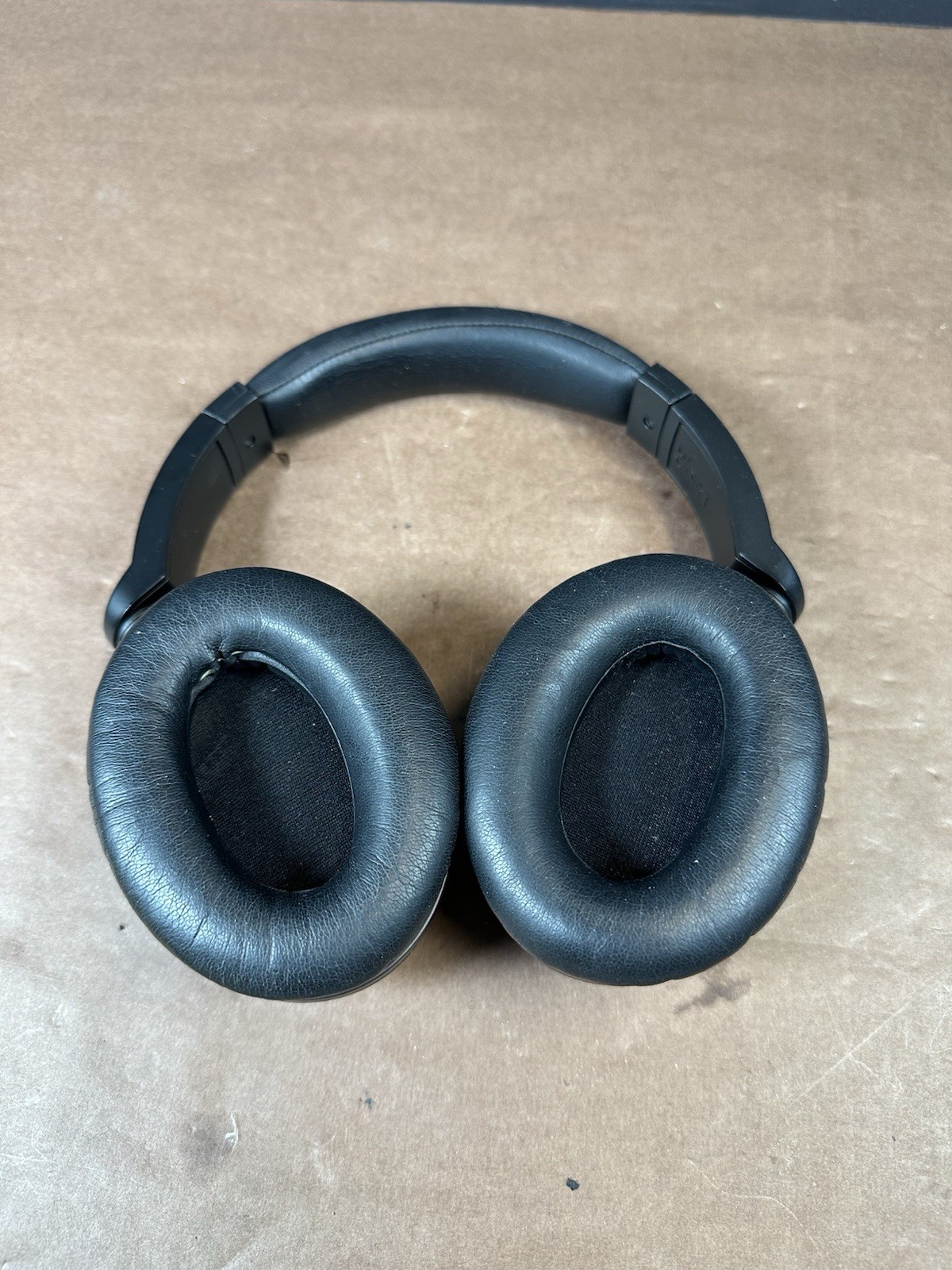Audio-Technica QuietPoint Active Noise-Cancelling Headphones ATH-ANC7b Black