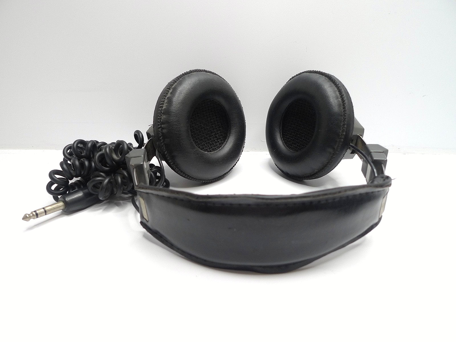 Realistic Nova ’20 Wired Hi-Fi Stereo Vintage Headphones