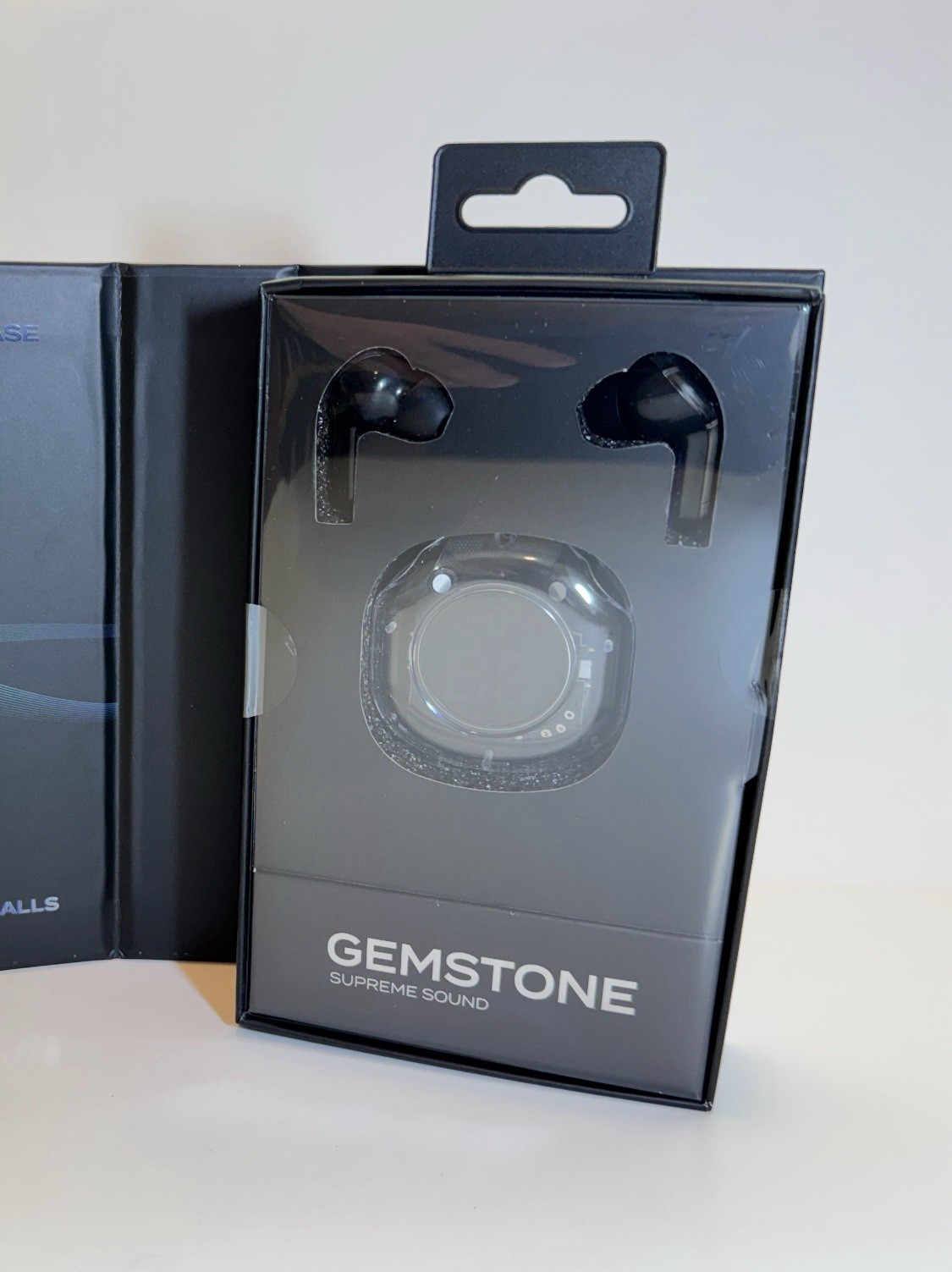 Acelloiries GemstonePro LED Digital Display Earbuds 20 Hours of Playtime Black