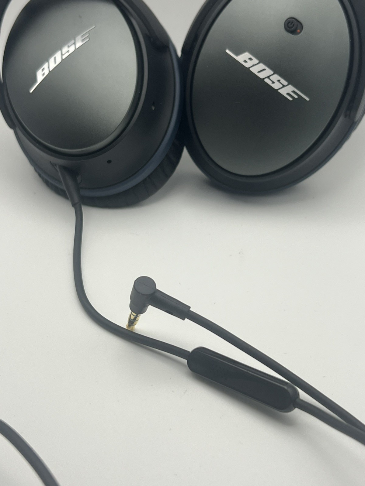 Bose QuietComfort 25 QC25 Wired Headphones – Black With Case
