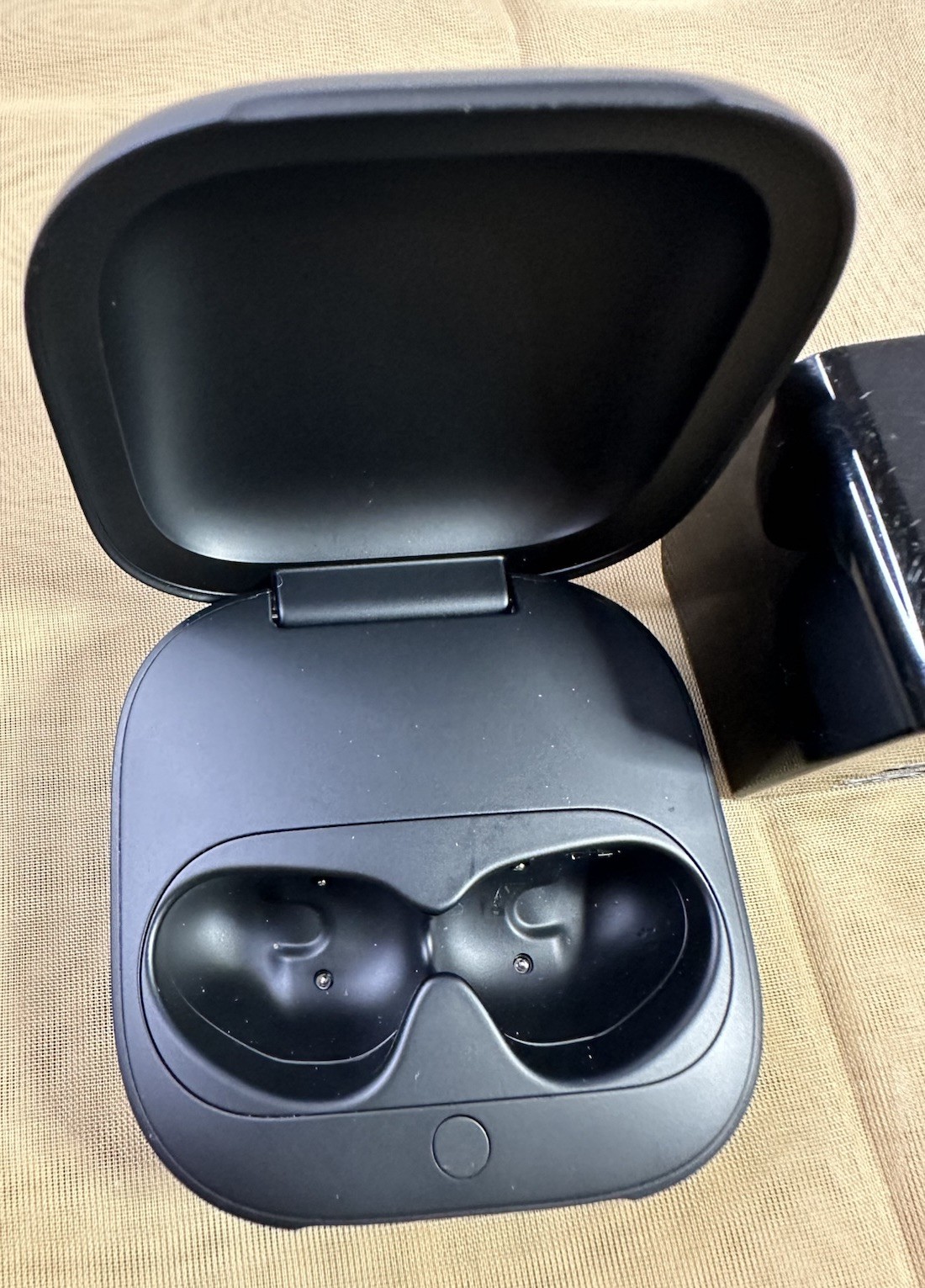 Genuine Beats by Dr. Dre Fit Pro Charging Case Replacement MK2F3LL/A Black +More