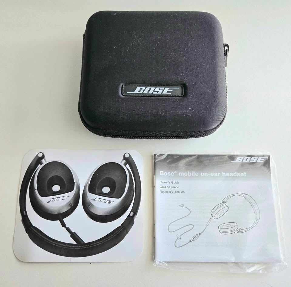 Bose Mobile On Ear Headphones with Microphone Barely Used