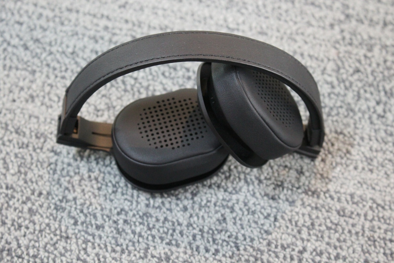 KEF M400 Hi-Fi Headphones – Deep Black