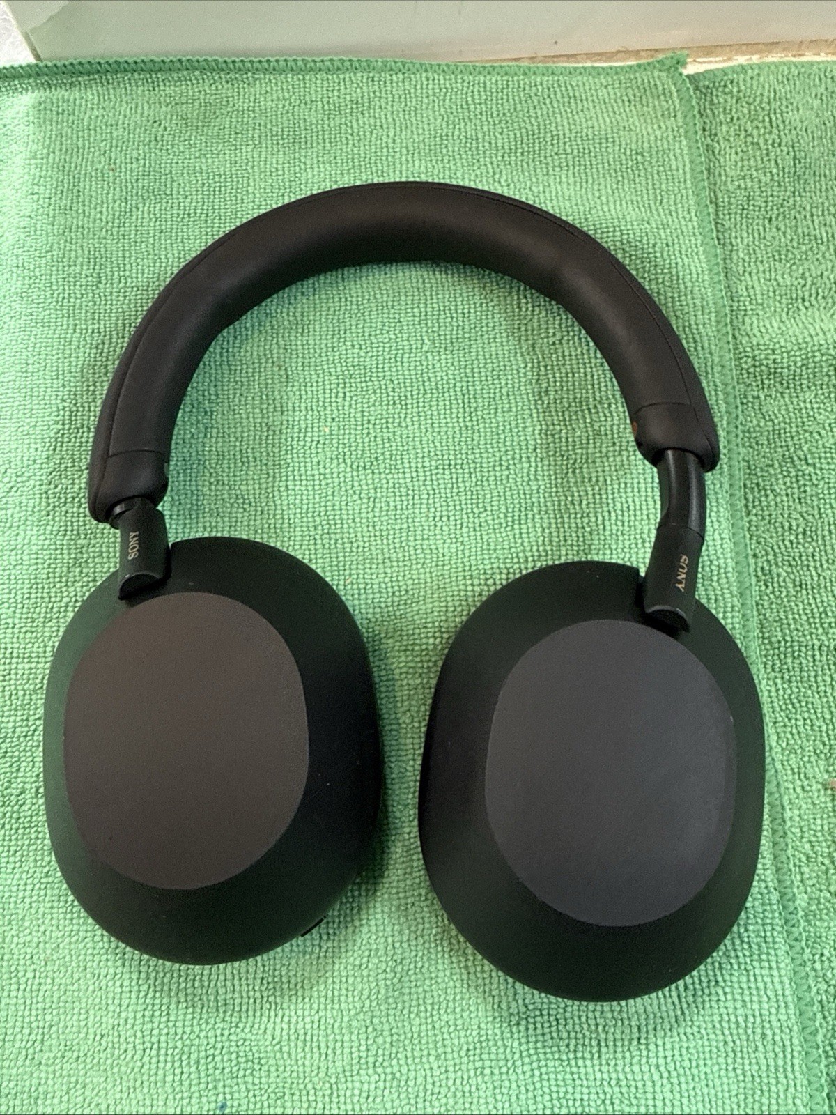 Sony WH-1000XM5 Bluetooth Wireless Noise Canceling Headphones – Broken Hinge