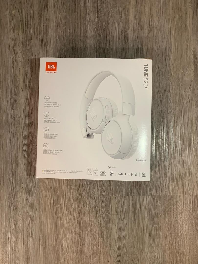 JBL Tune 520BT White Wireless Bluetooth On-Ear Headphones