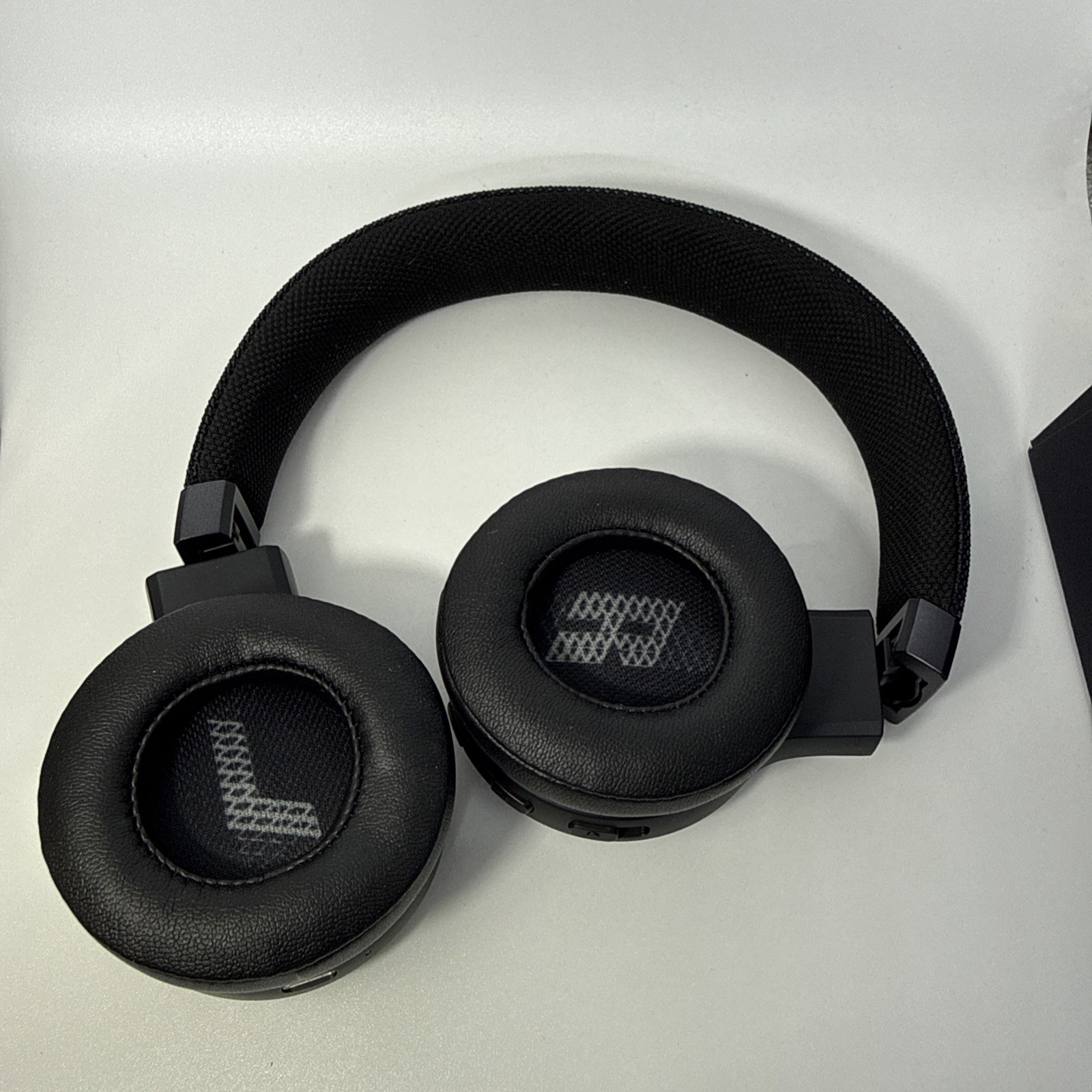 JBL Live 460NC Wireless On-Ear Noise-Cancelling Headphones – Black