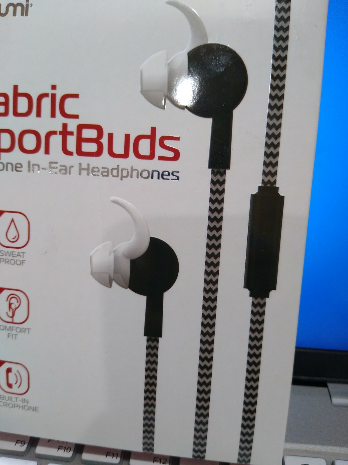 Brand New TZUMI Fabric In-Ear Earbuds w/2 extra Pairs Silicone Tips – FREE ship