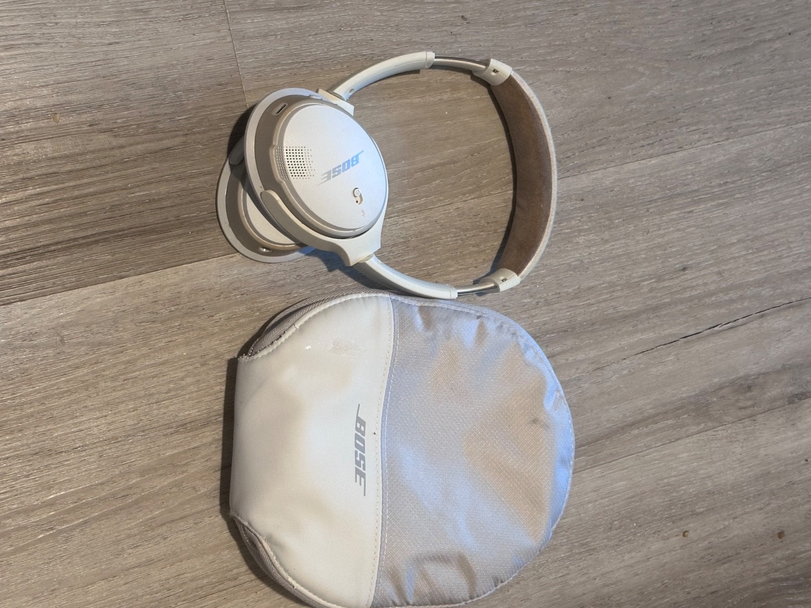 Bose SoundLink Around-Ear Wireless Headphones II – White
