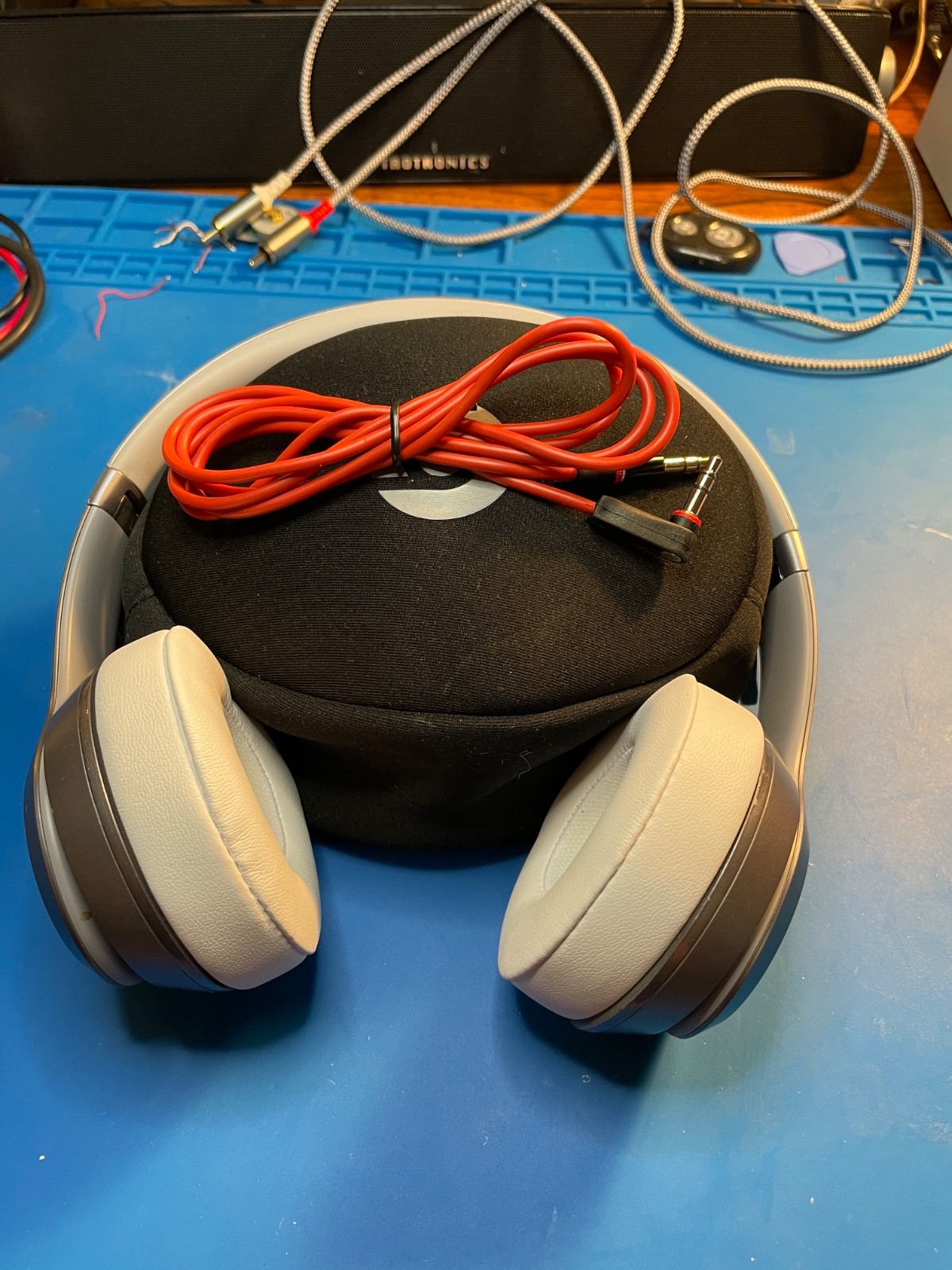 Beats by Dr. Dre Solo2 Wired on Ear Headphones – Gray Blue