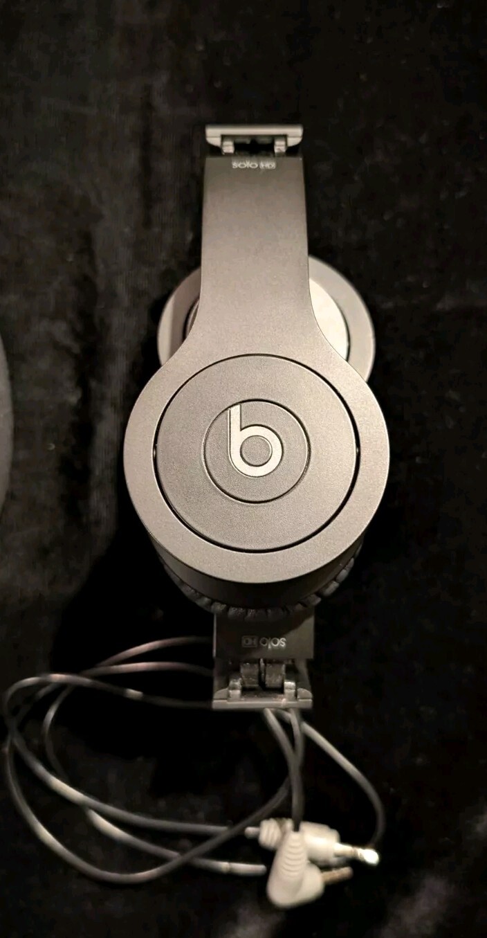 Beats by Dr Dre SOLO HD w/ AUX Cord & Zipper Case Headphones Black Tested