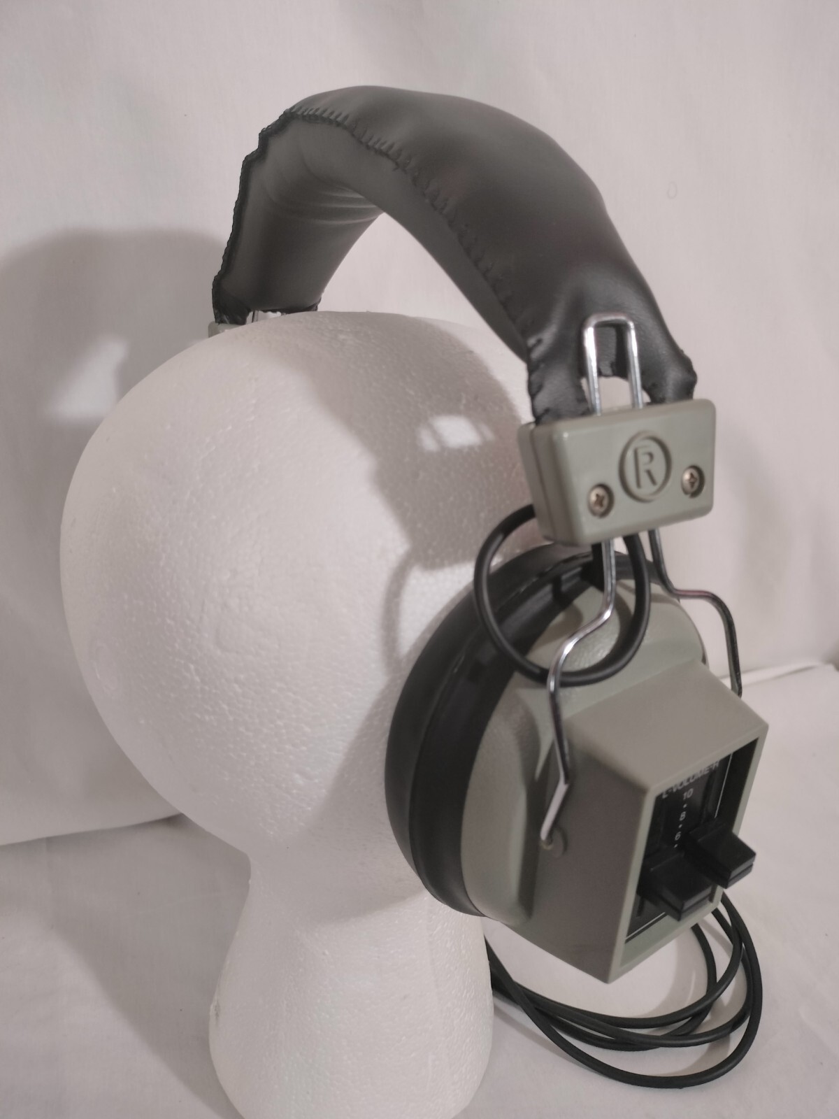 Vintage Realistic Nova 16 Stereo Headphones 8 ohms Dual Volume Control Korea