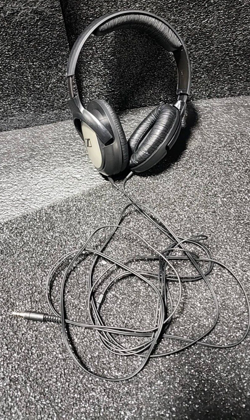 Sennheiser HD 201″Headphones – Black
