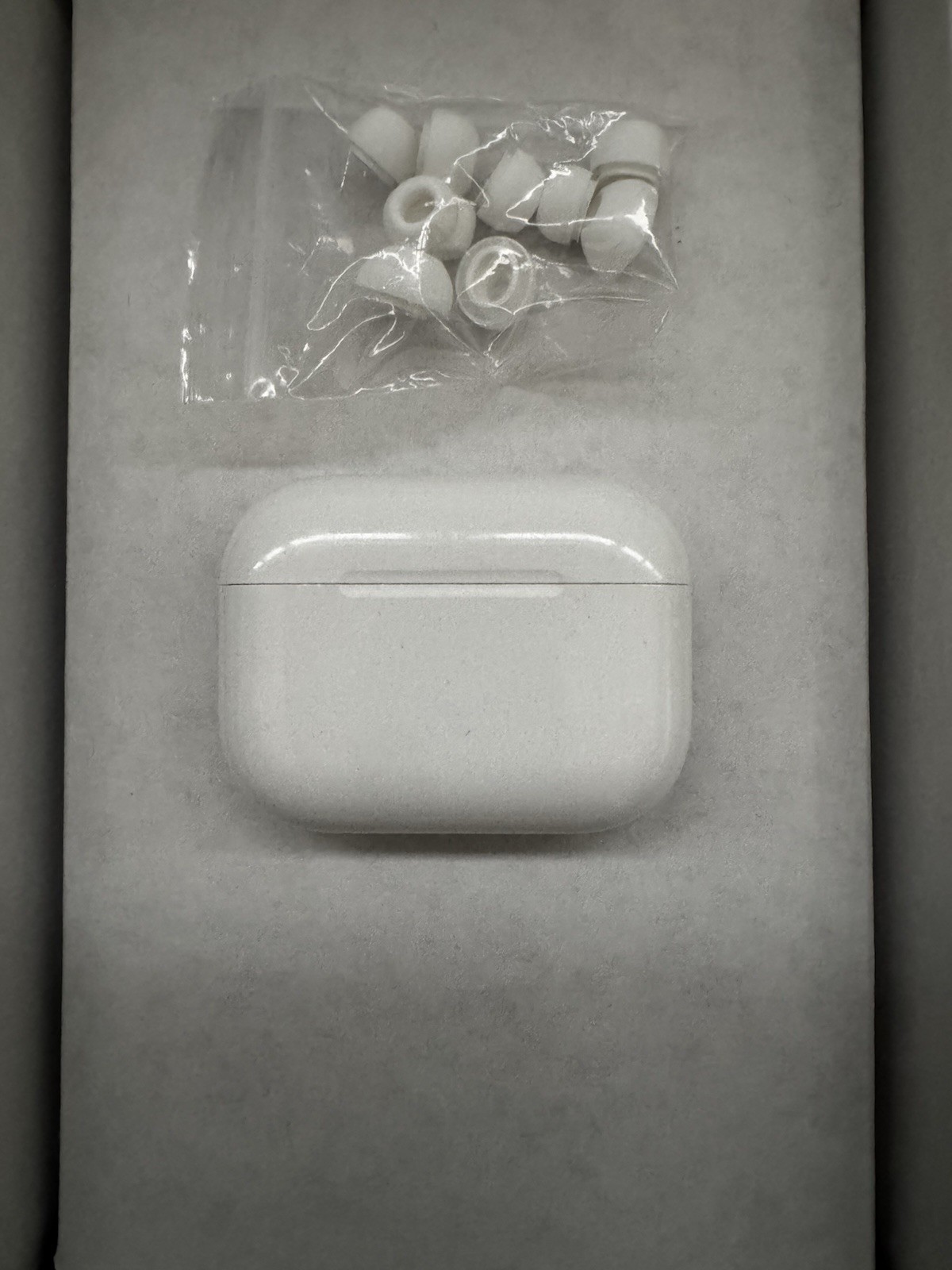 Apple AirPods Pro 3 Bluetooth In-Ear ANC Earbuds w/ MagSafe Case White