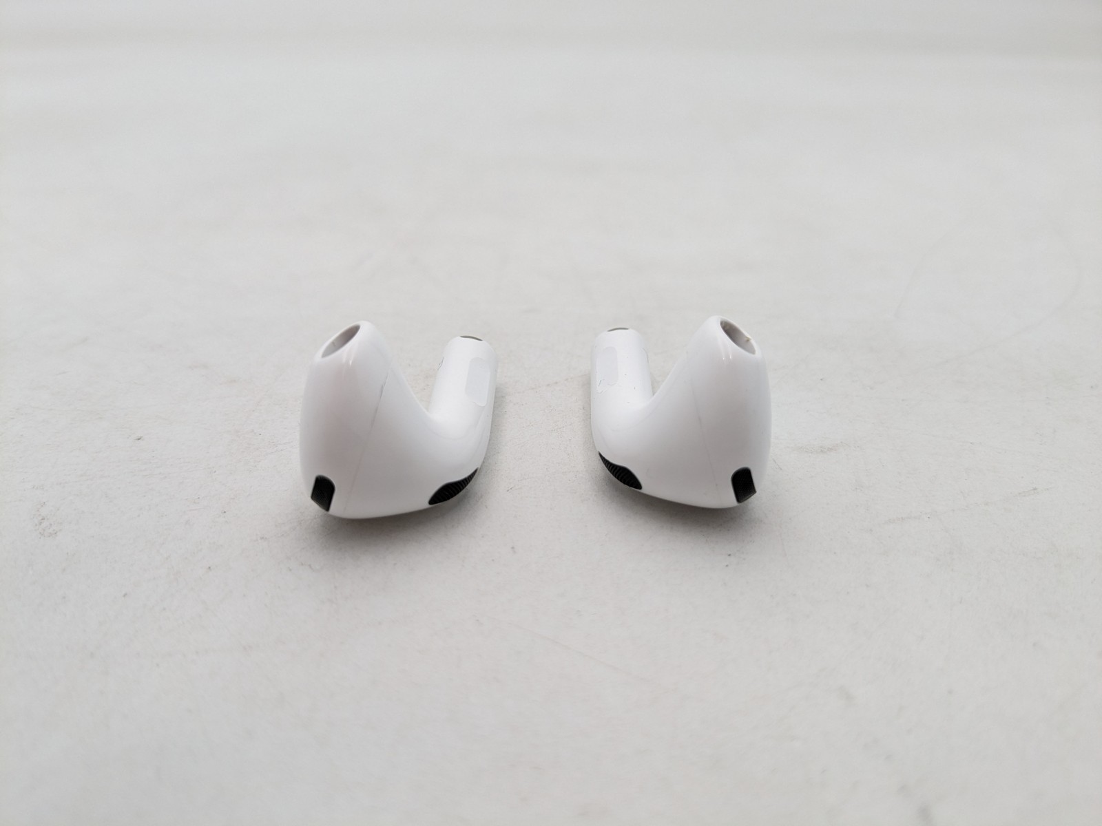 Apple AirPods 4 MXP93CH/A Earbuds W/ Charging Case Active Noise Cancellation