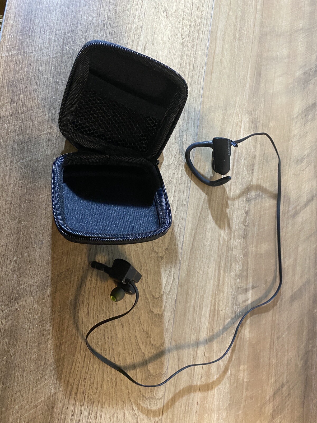 Sound Peats wireless earbuds, with case