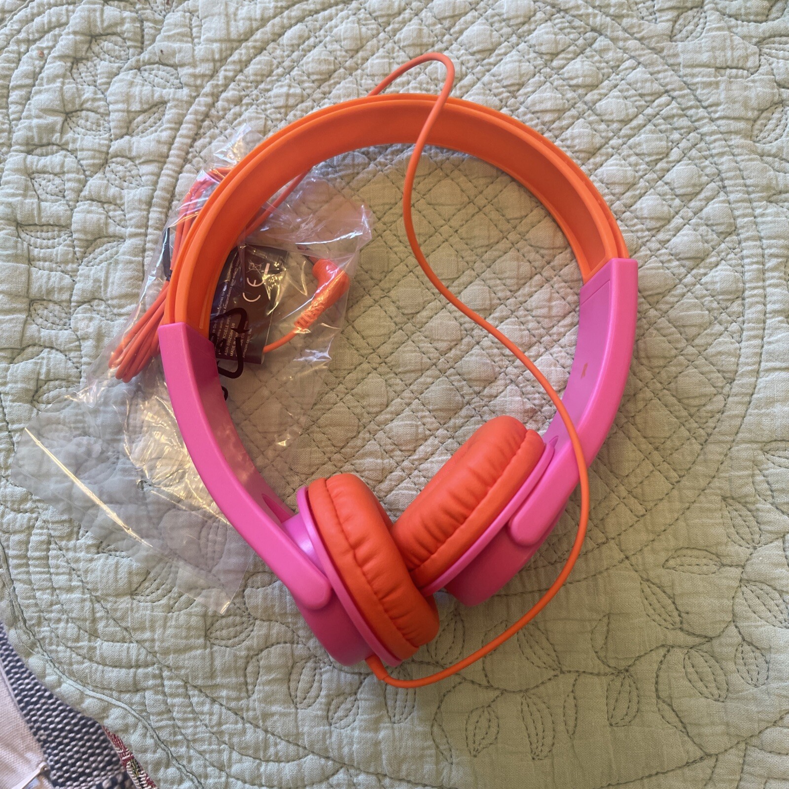 Amazon Basic for Girls Kids for School, Kids Wired Headphone