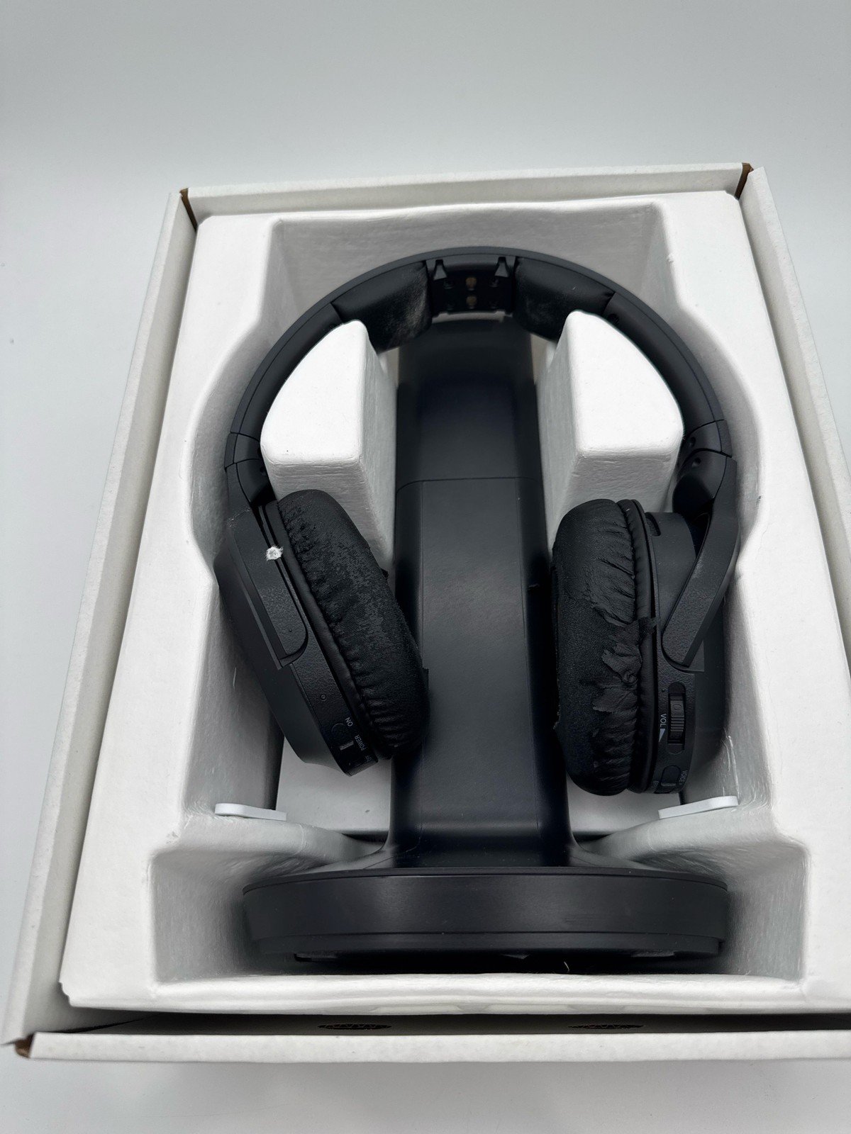(BROKEN) Sony WH-RF400 Wireless Over-Ear Home Theater Headphones RF Black