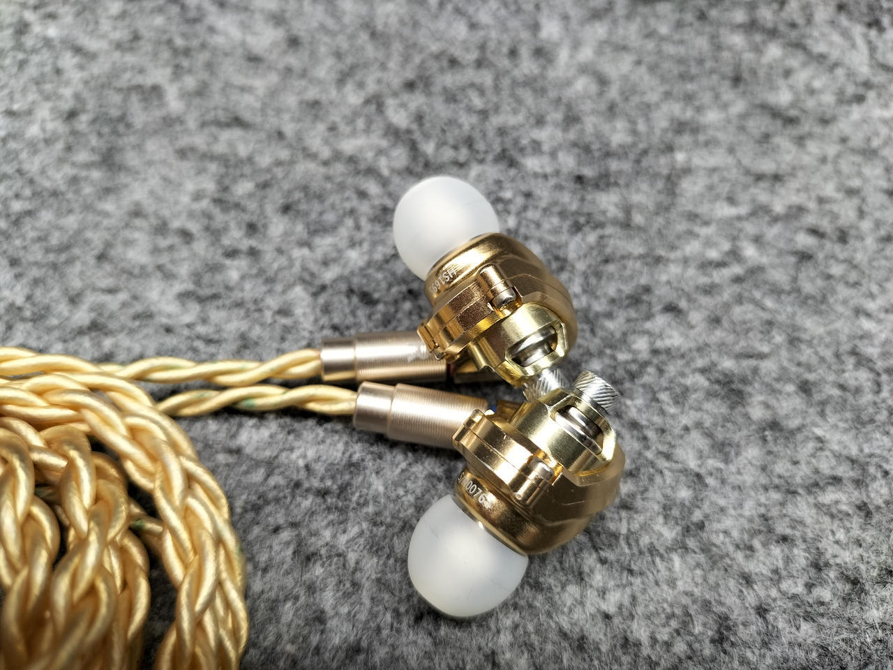 Acoustune HS1695TI IEM Gold 4th Gen Myrinx Driver HS1695TI-GLD Earphones Japan