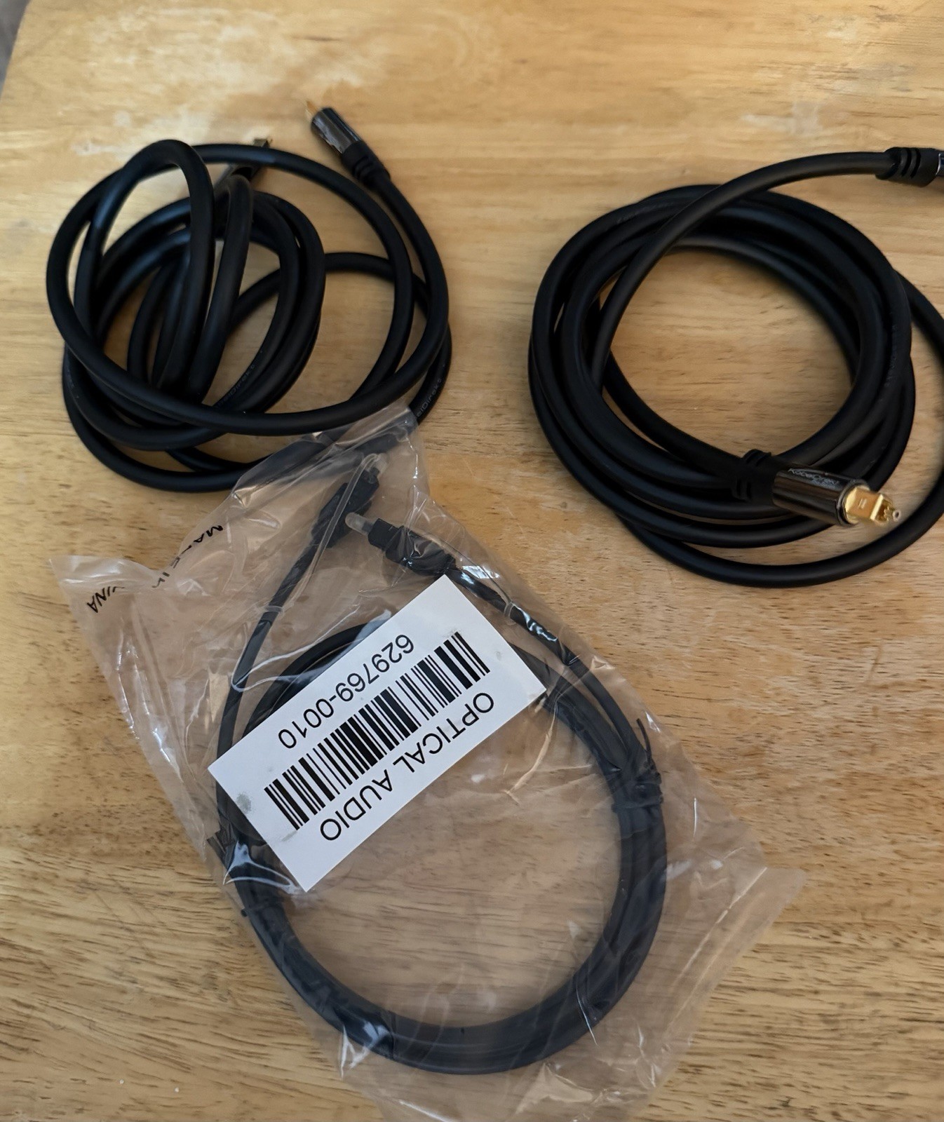 Sennheiser RS175 Wireless RF Over-Ear Headphones w Transmitter Charging Dock