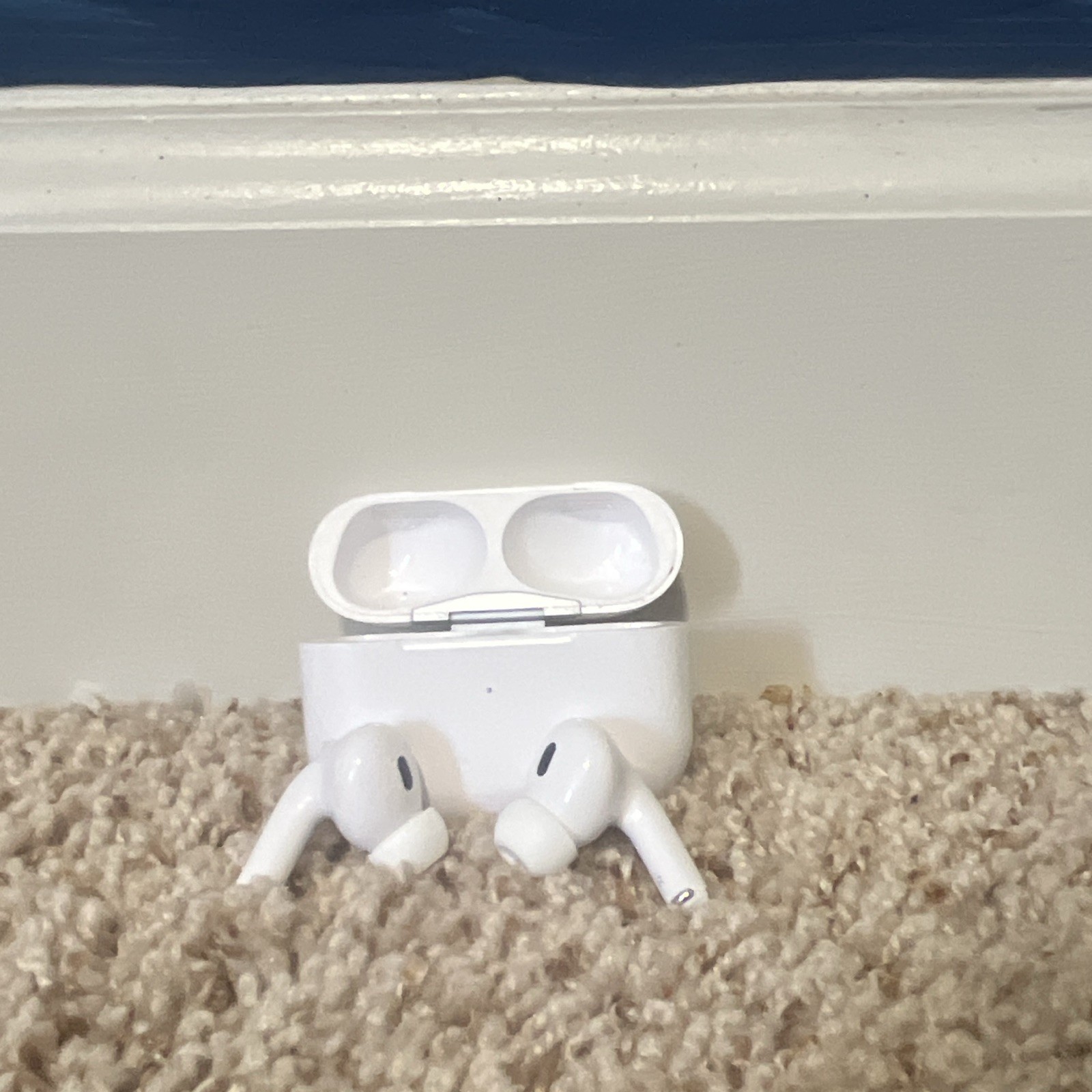 Apple AirPods Pro White In-Ear Bluetooth Wireless Earbuds w/ Mic + Case