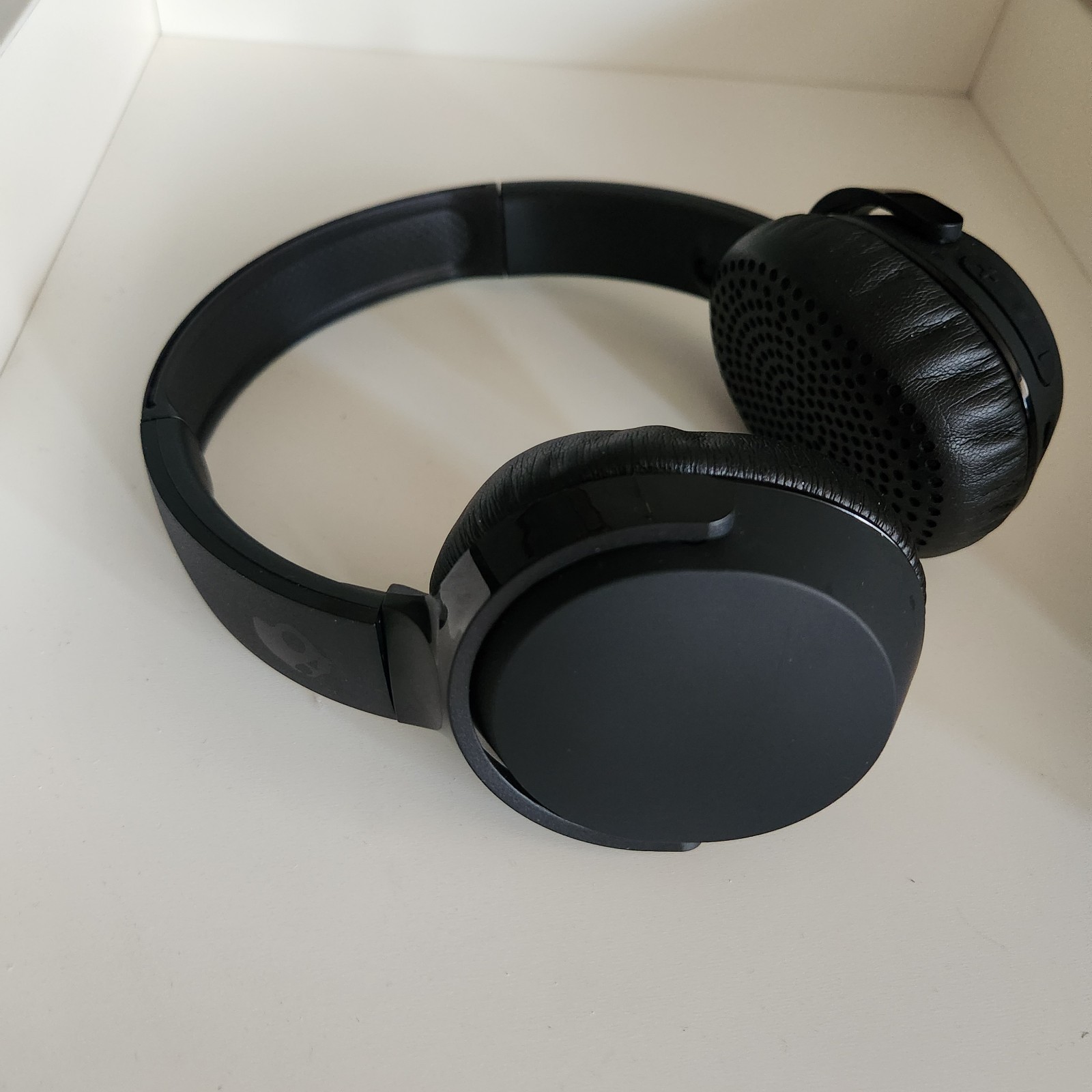 Skullcandy Riff 2 On-Ear Wireless Headphones Black 34 Hour Battery S5PRW-P740