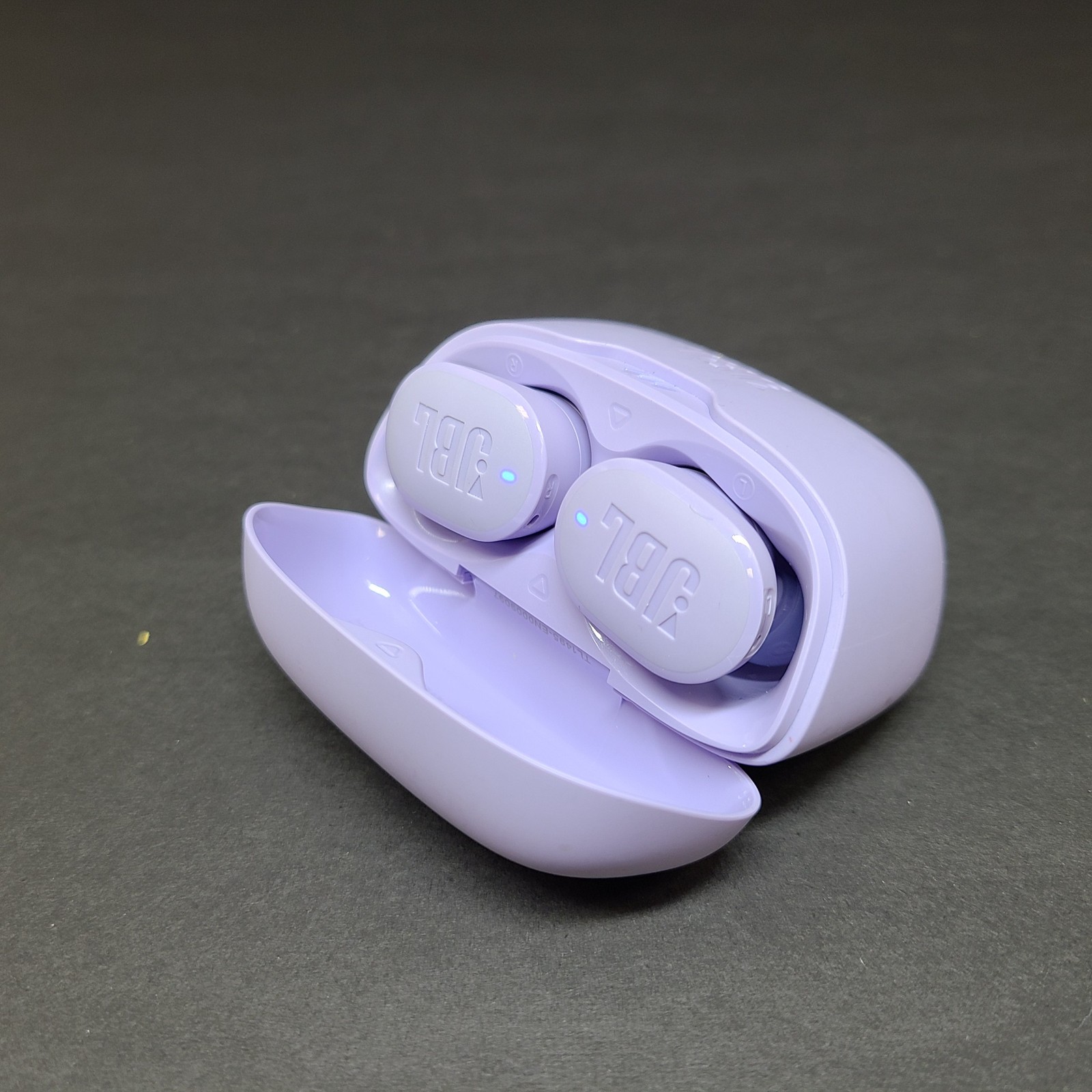 JBL Tune Buds True Wireless Bluetooth Noise-cancelling Earbuds Lilac Purple