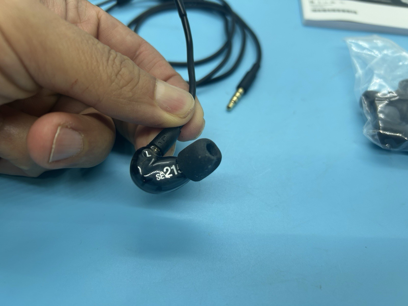 Shure AONIC 215 Gen 2 True Wireless In-Ear Headphones -Black.