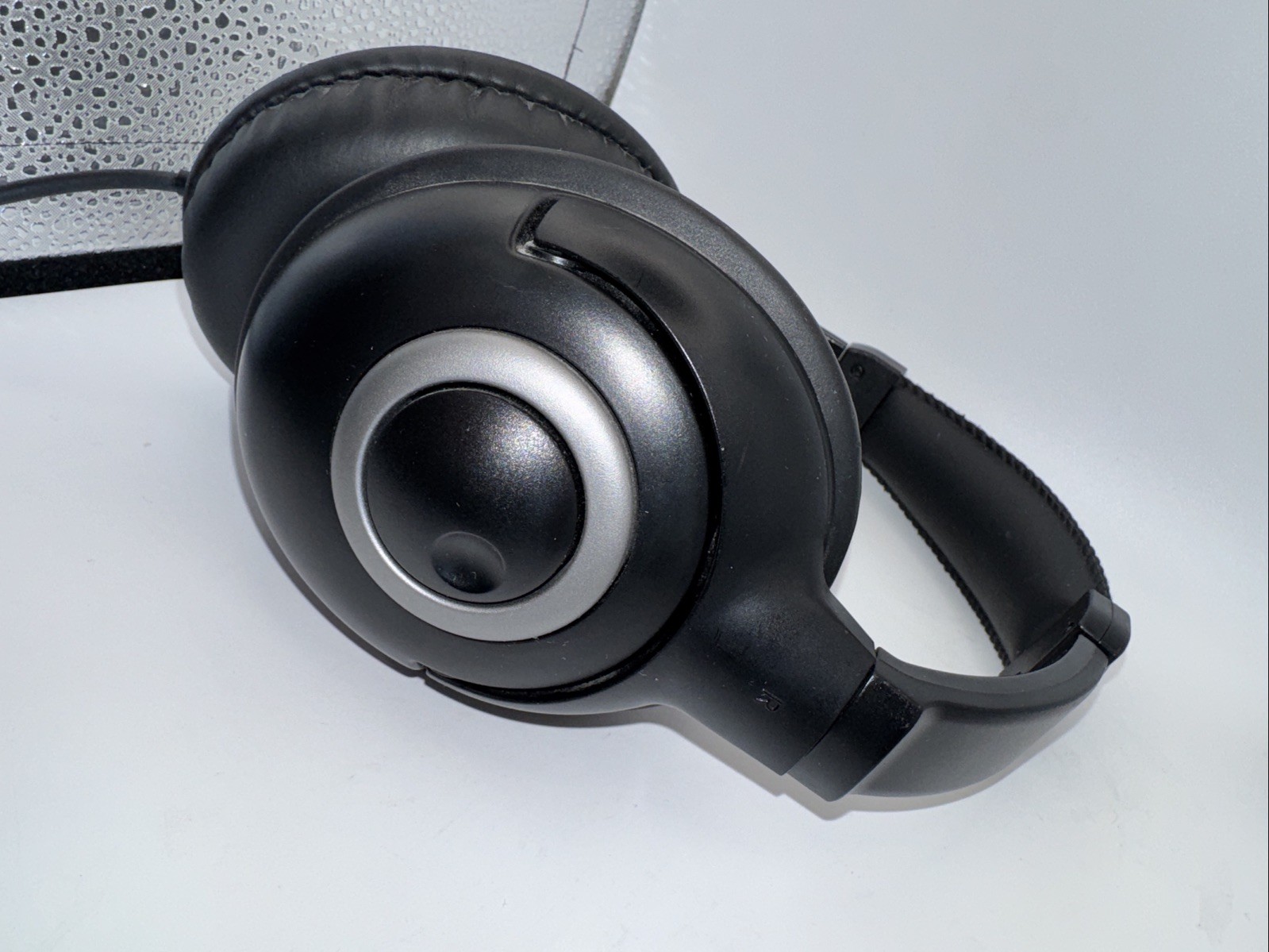 RadioShack Headphones Mens Black Wired Over Ear Coiled Cord Vintage