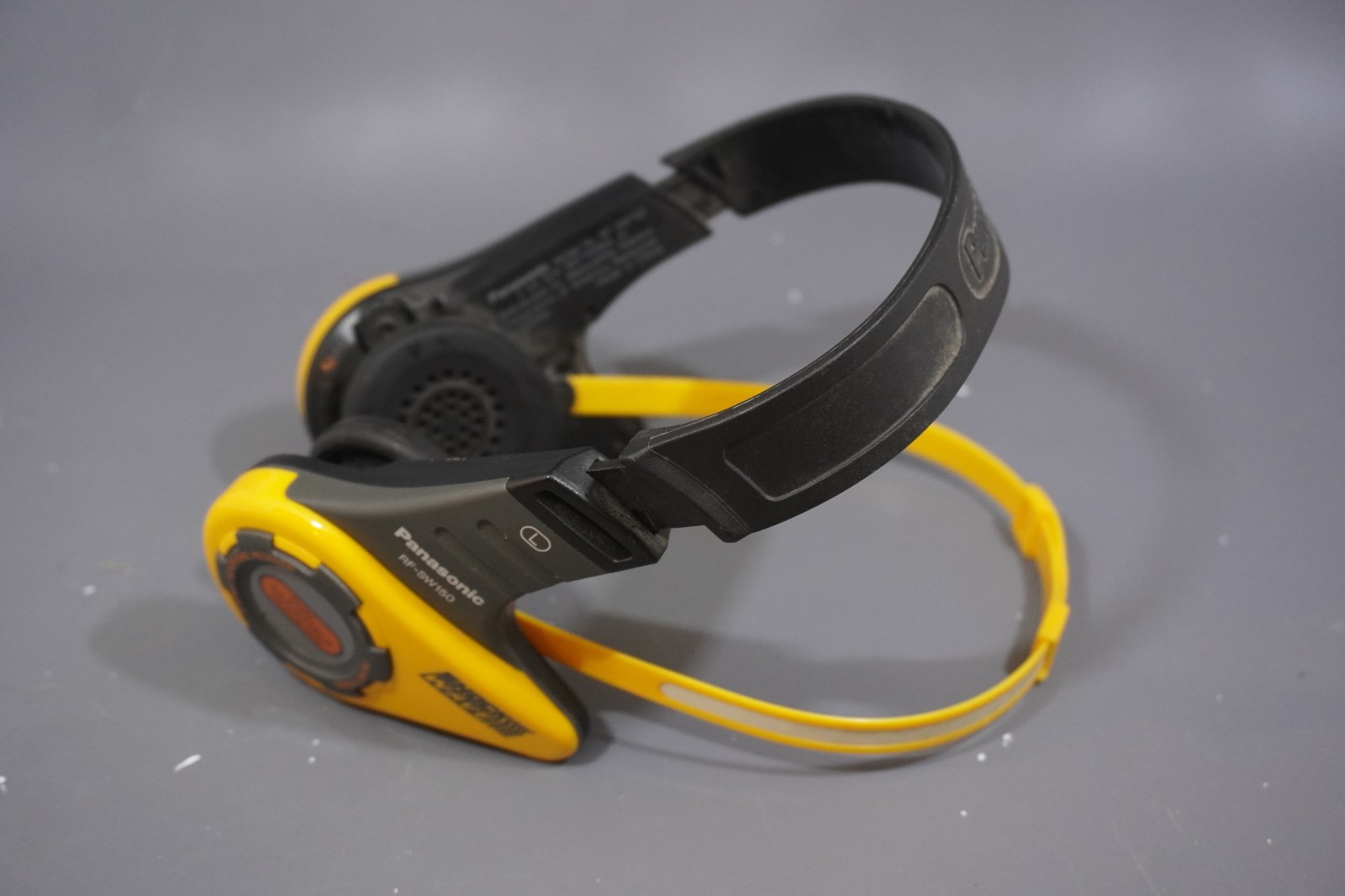 Panasonic ShockWave RF-SW150 Radio Headphones Unisex OS Yellow Vintage 90s Tech
