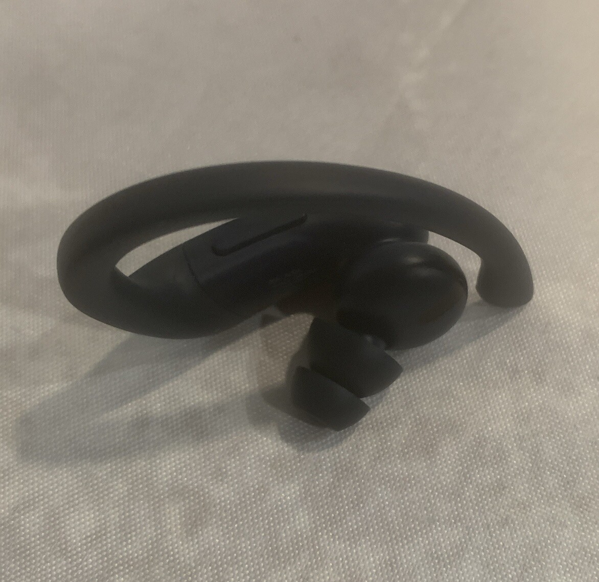Beats by Dr. Dre Powerbeats Pro Wireless Earphones -Navy Right Only +Charge Case
