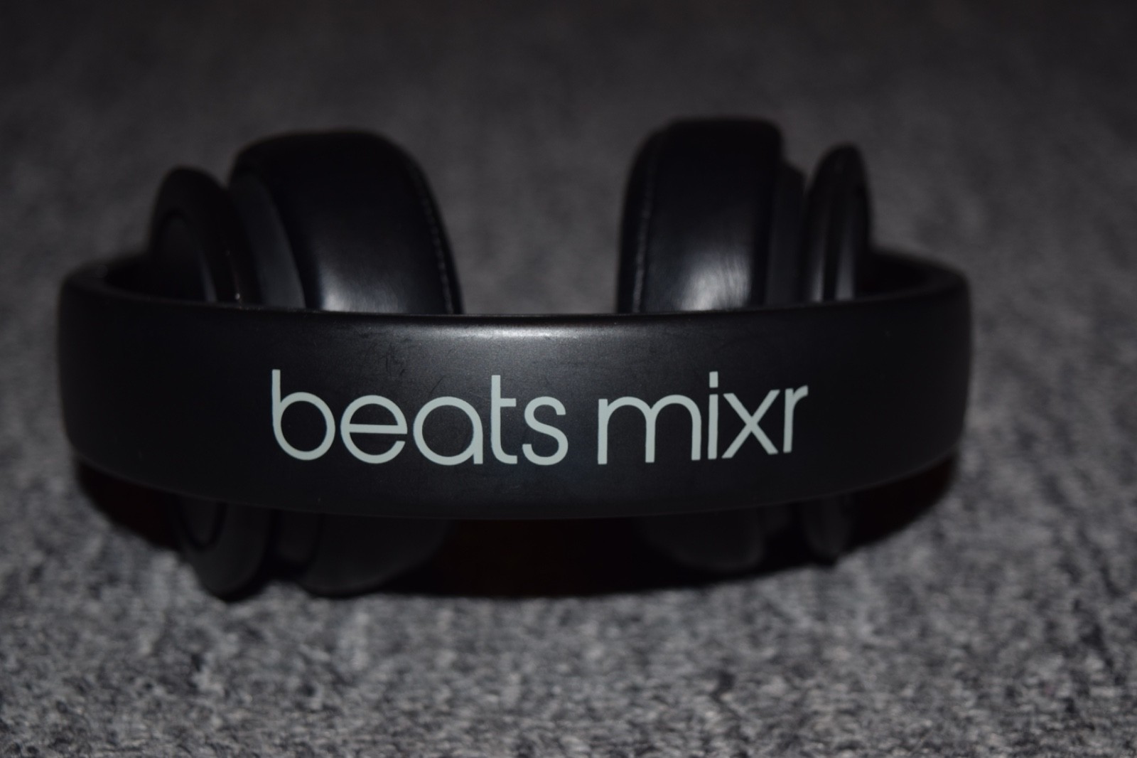 Beats by Dre Mixr DJ Headphones Black/Red – Tested Working w/ Case