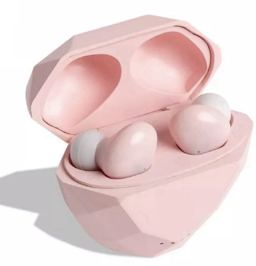 FAO Schwarz Wireless Earbuds Pink with Heart-Shaped Charging Case