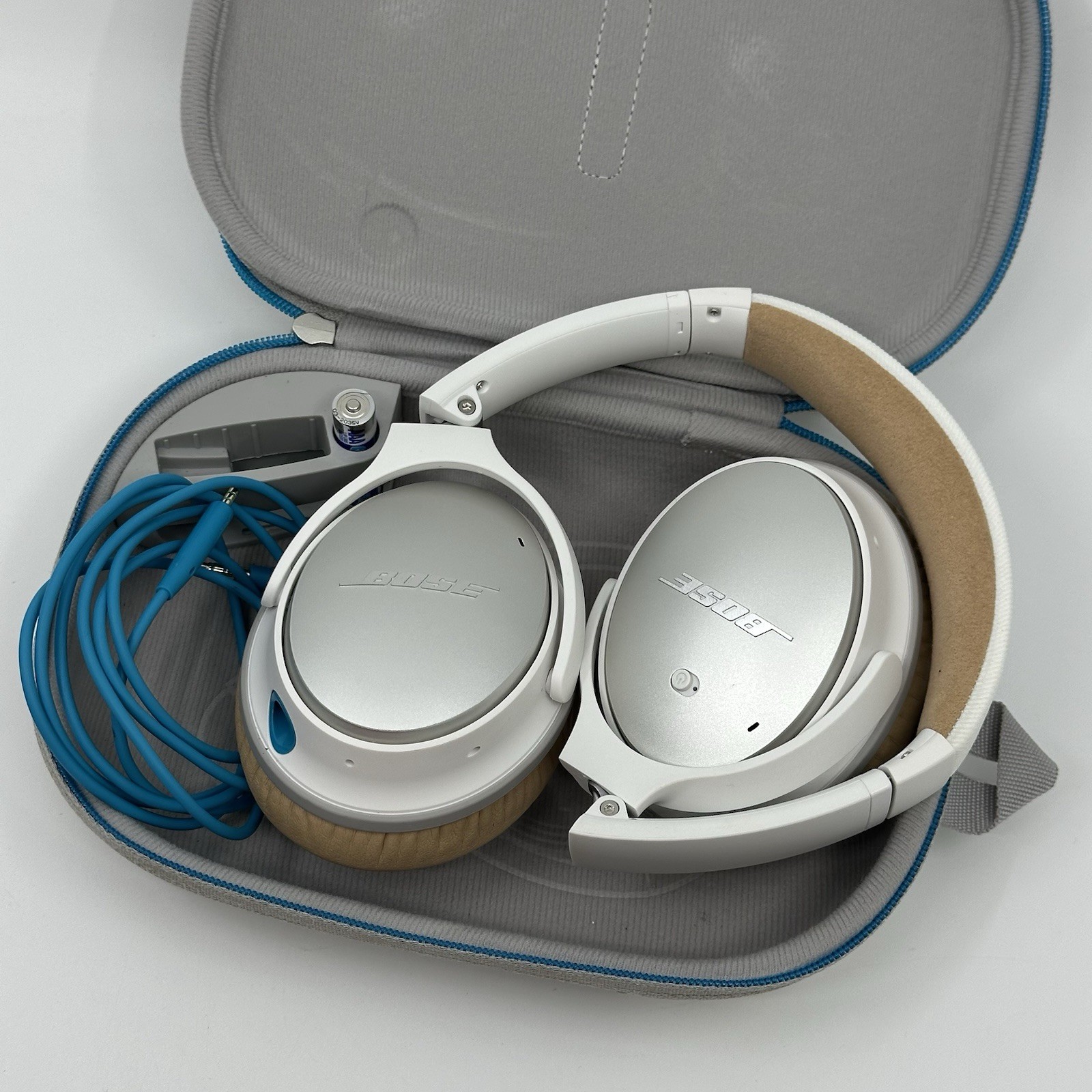 Bose QC25 QuietComfort Wired Noise Cancelling Headphones + Case – Works – White