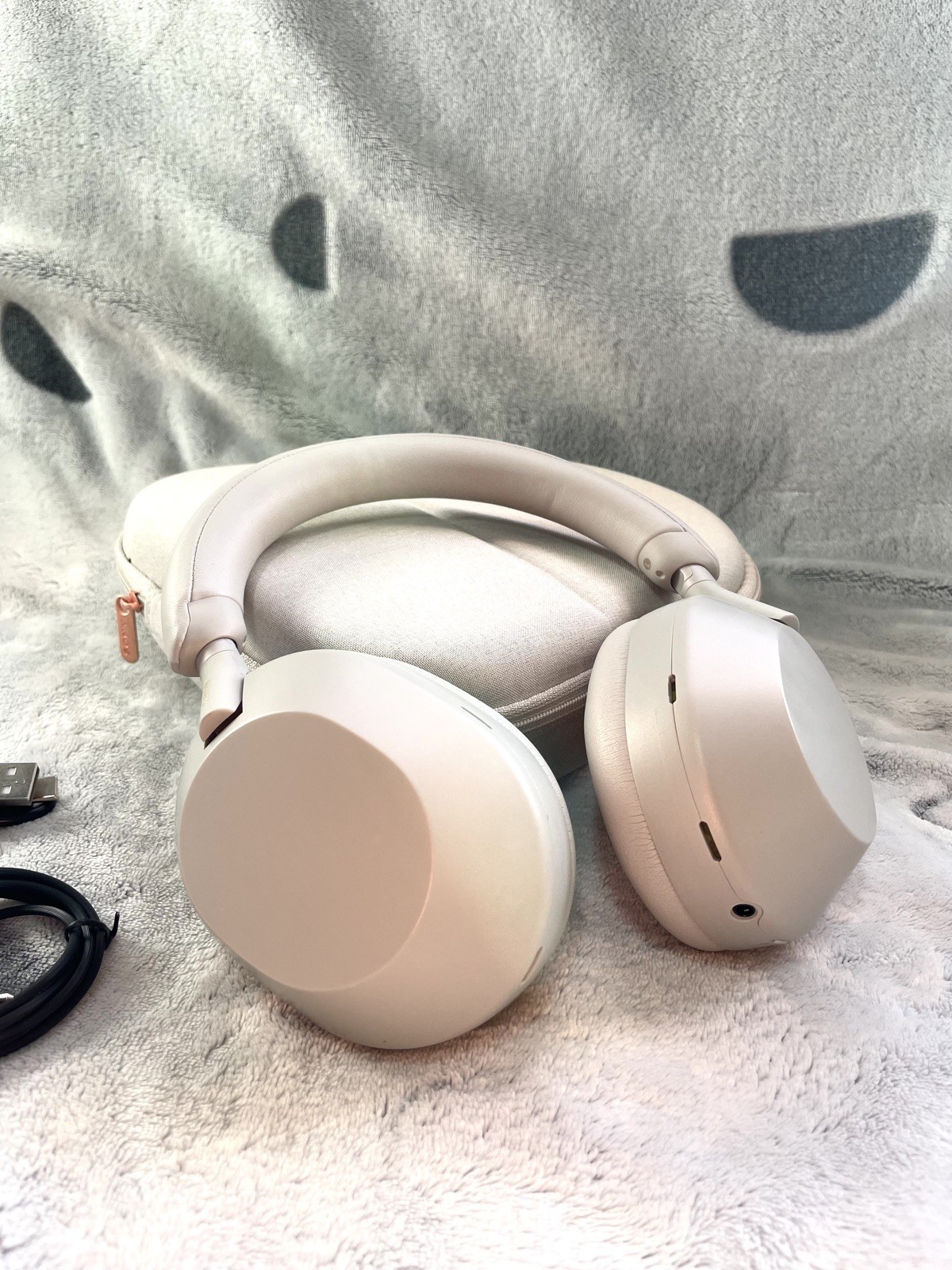 New Sealed Sony WH-1000XM5/S Wireless Noise Canceling Bluetooth Headphones