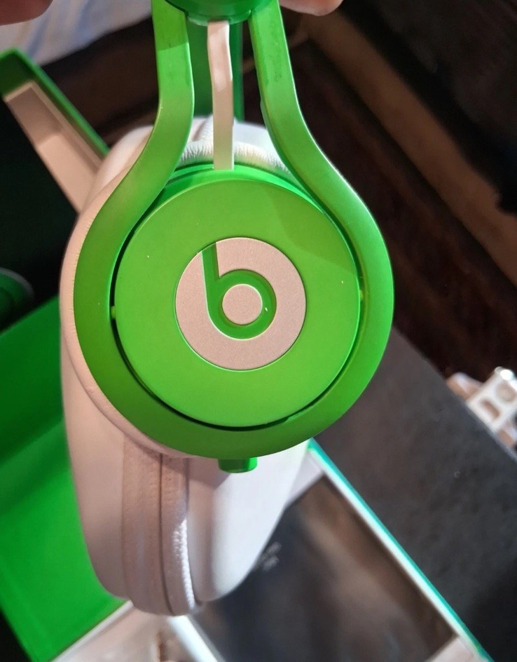 Beats Mixr Headphones – Neon Green LIMITED EDITION Genuine with Original Box