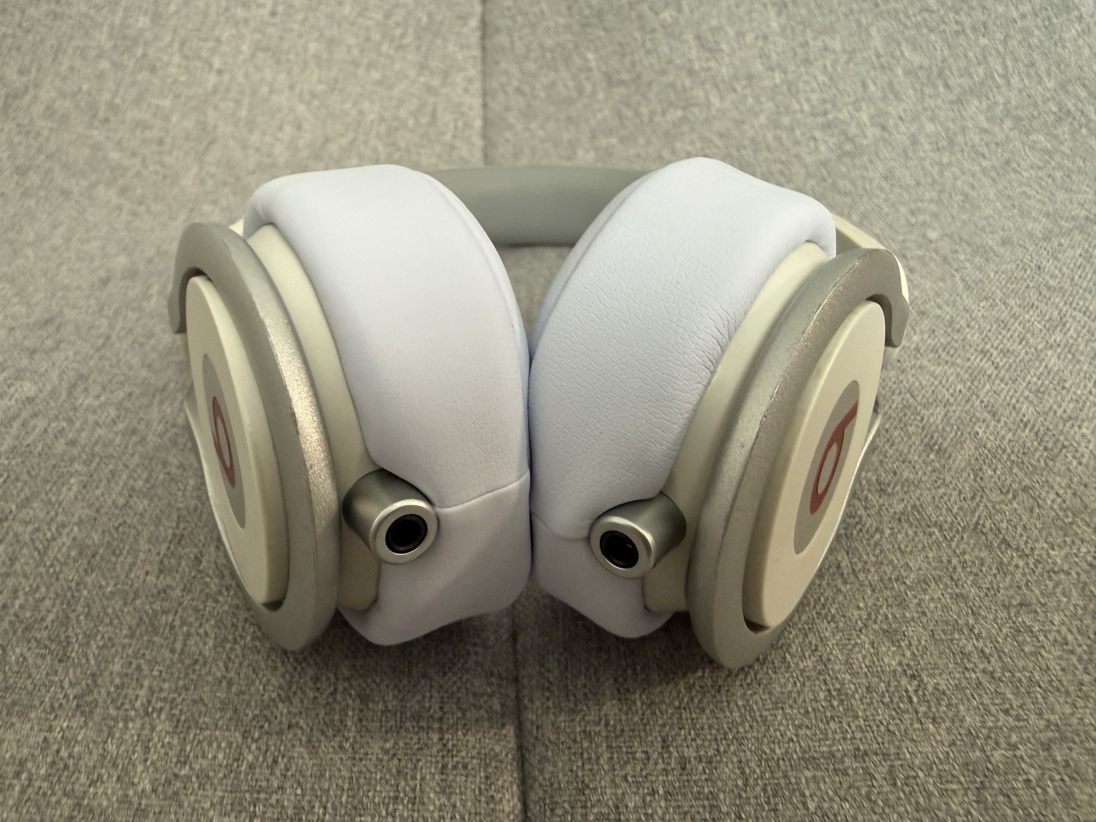 Beats Mixr Mixer Headphones David Guetta Edition White/Gray Limited Edition
