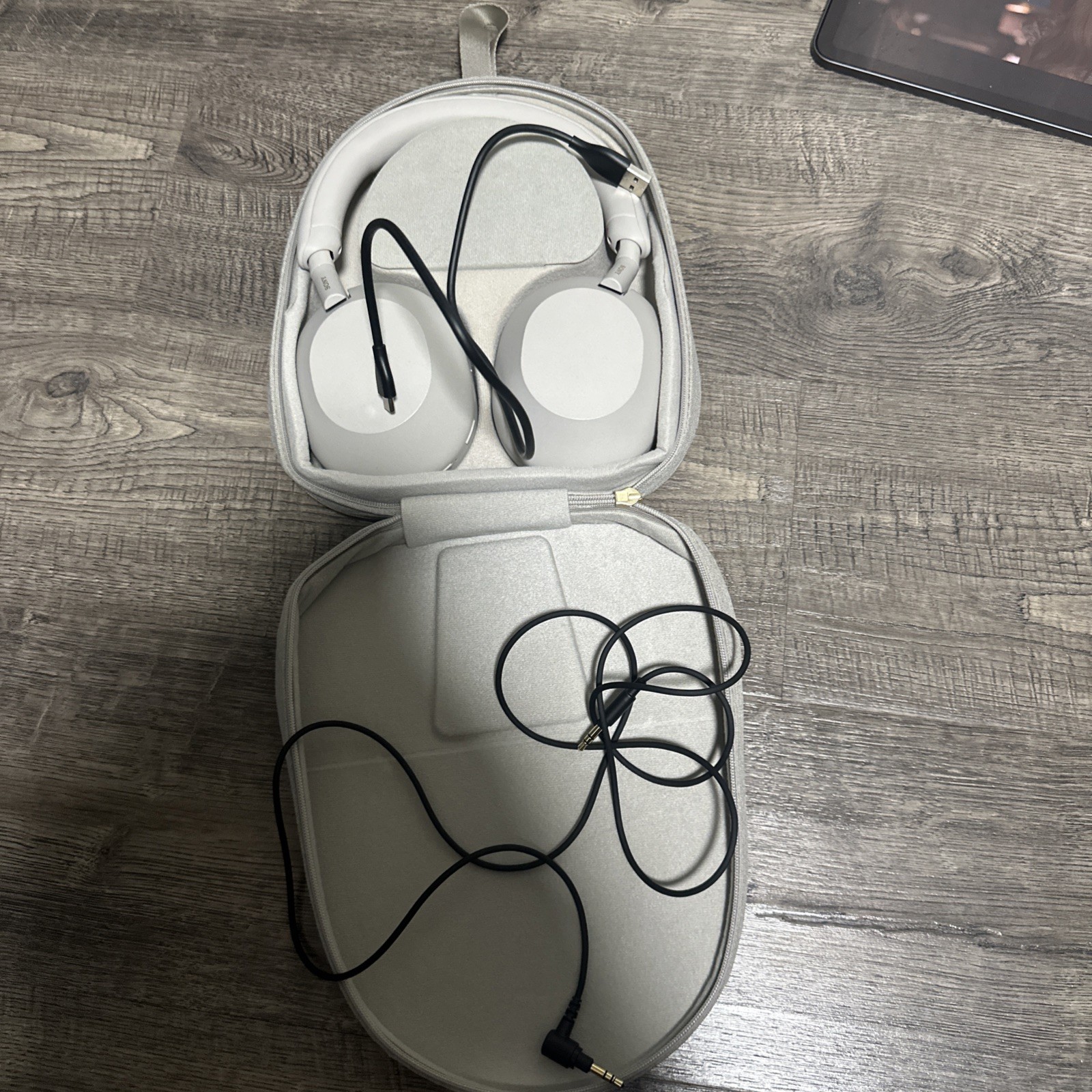 Sony WH-1000XM5 Wireless Noise Cancelling Headphones wh1000xm5 – Silver