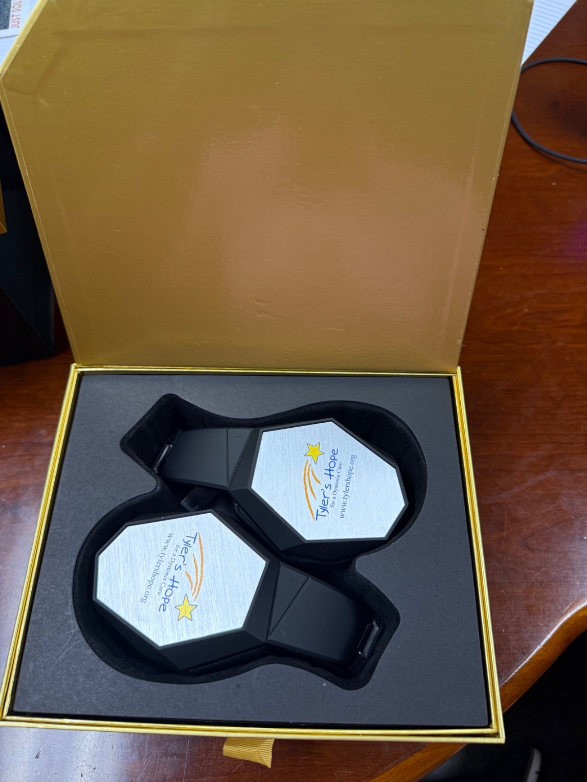Wrapsody Wireless Noise-Cancelling Headphones – Over 10 Hours of Play Time. NEW