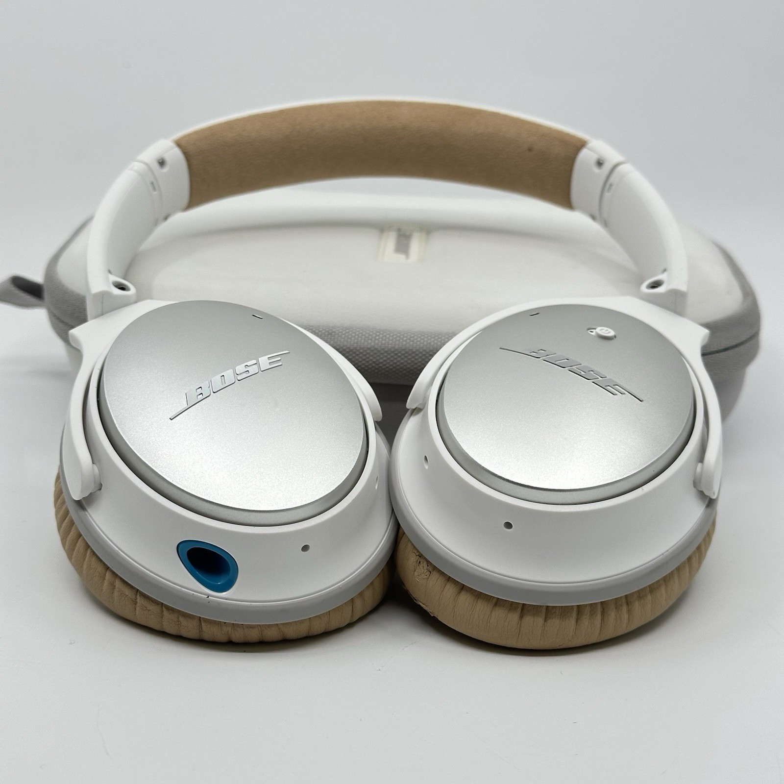 Bose QC25 QuietComfort Wired Noise Cancelling Headphones + Case – Works – White